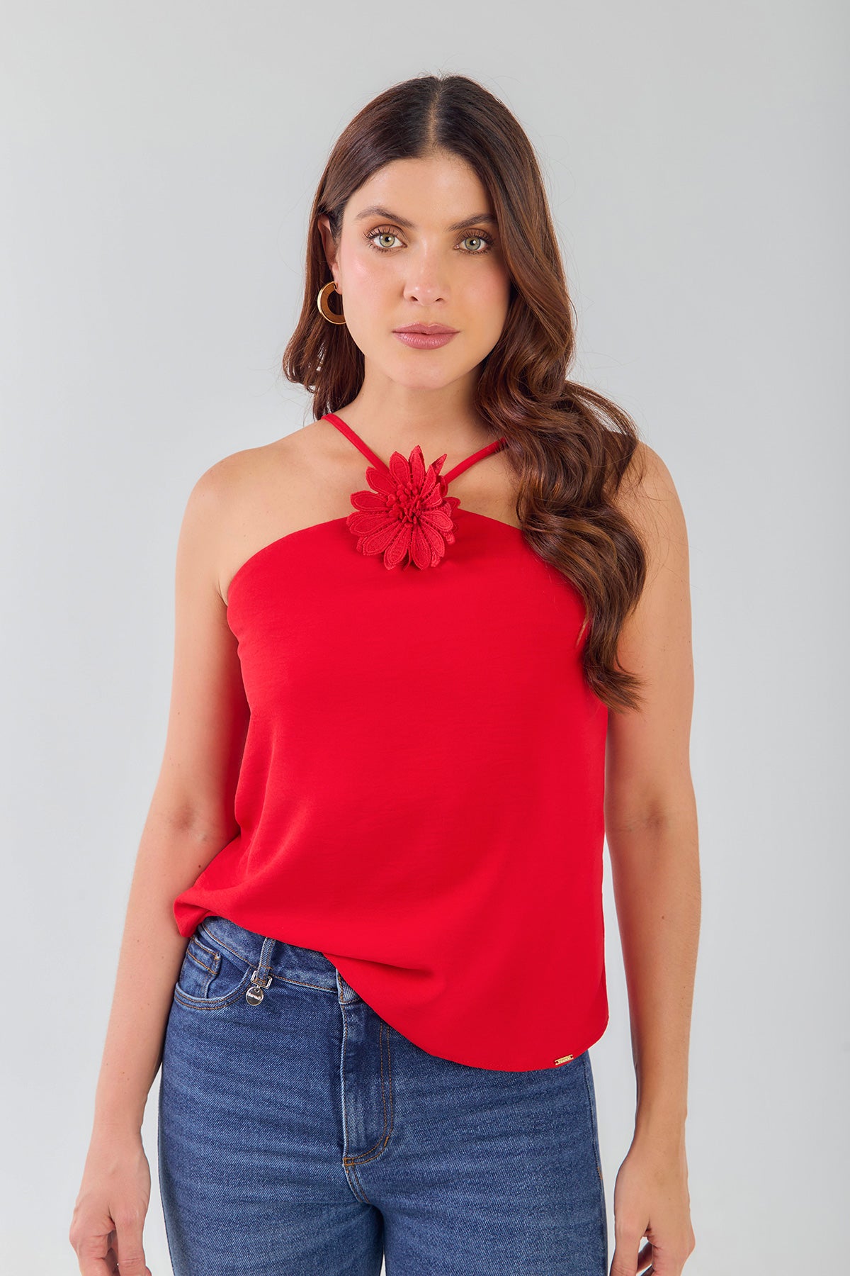 Blusa halter detalle con flor a tono