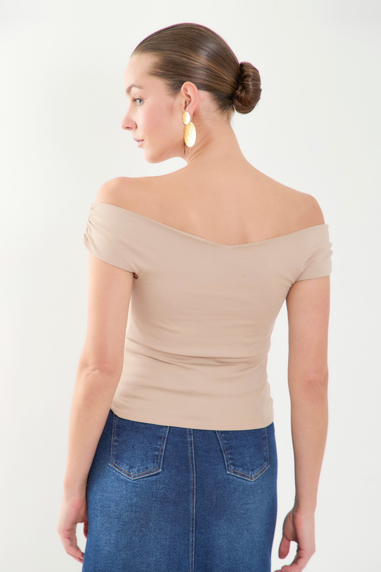 Blusa off shoulder en punto detalle escote con flor