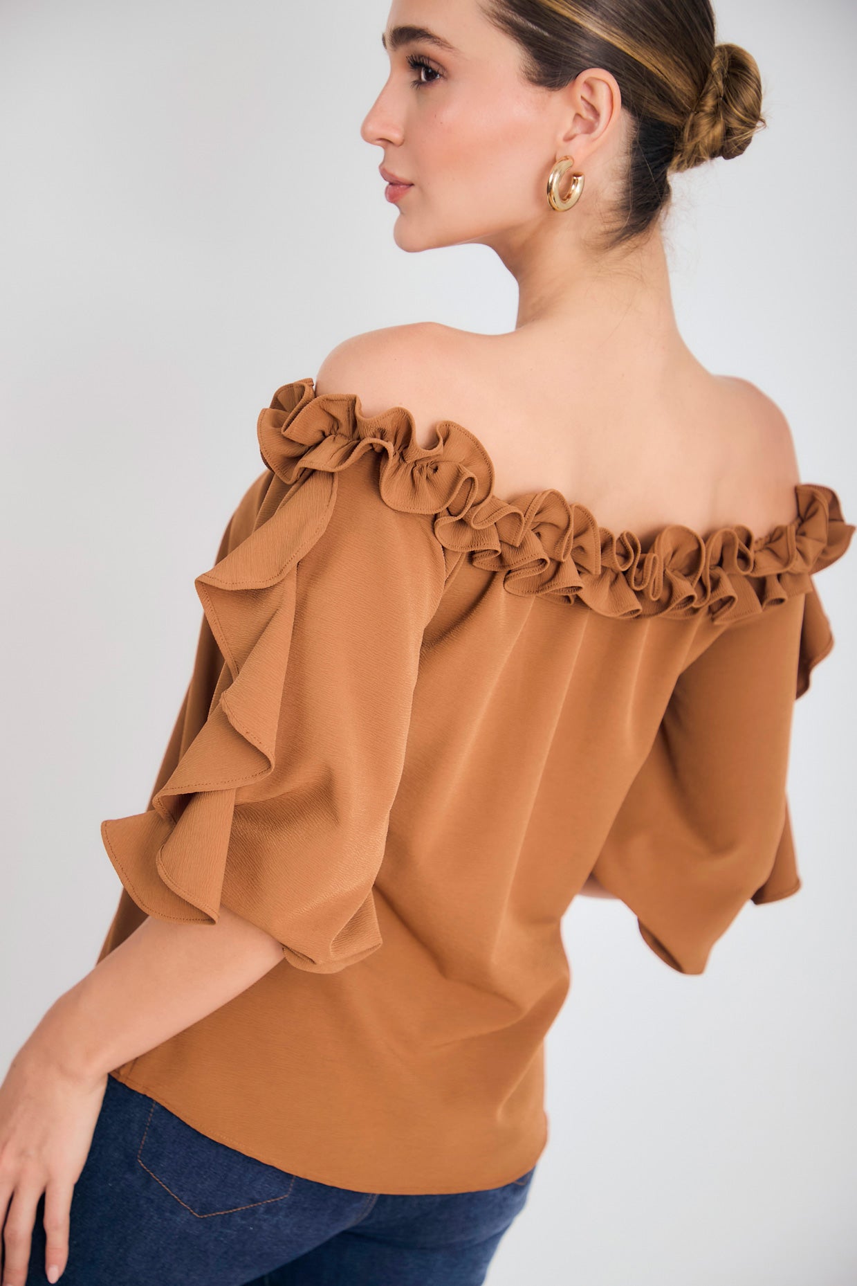 Blusa off shoulder ruche