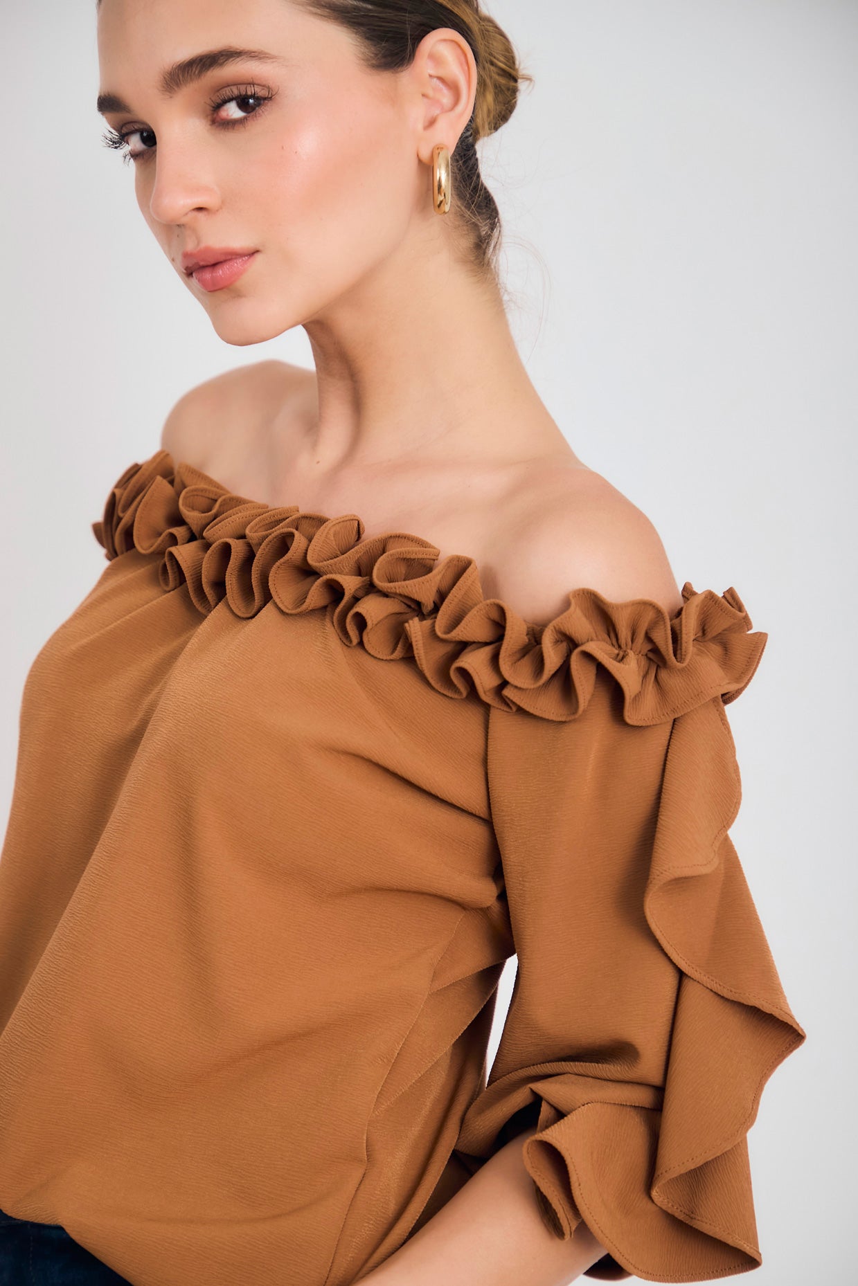 Blusa off shoulder ruche