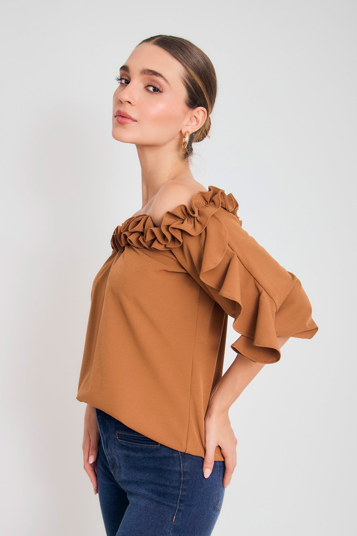 Blusa off shoulder ruche