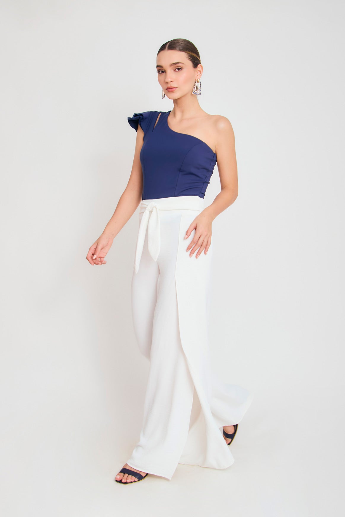 Blusa solo hombro capas