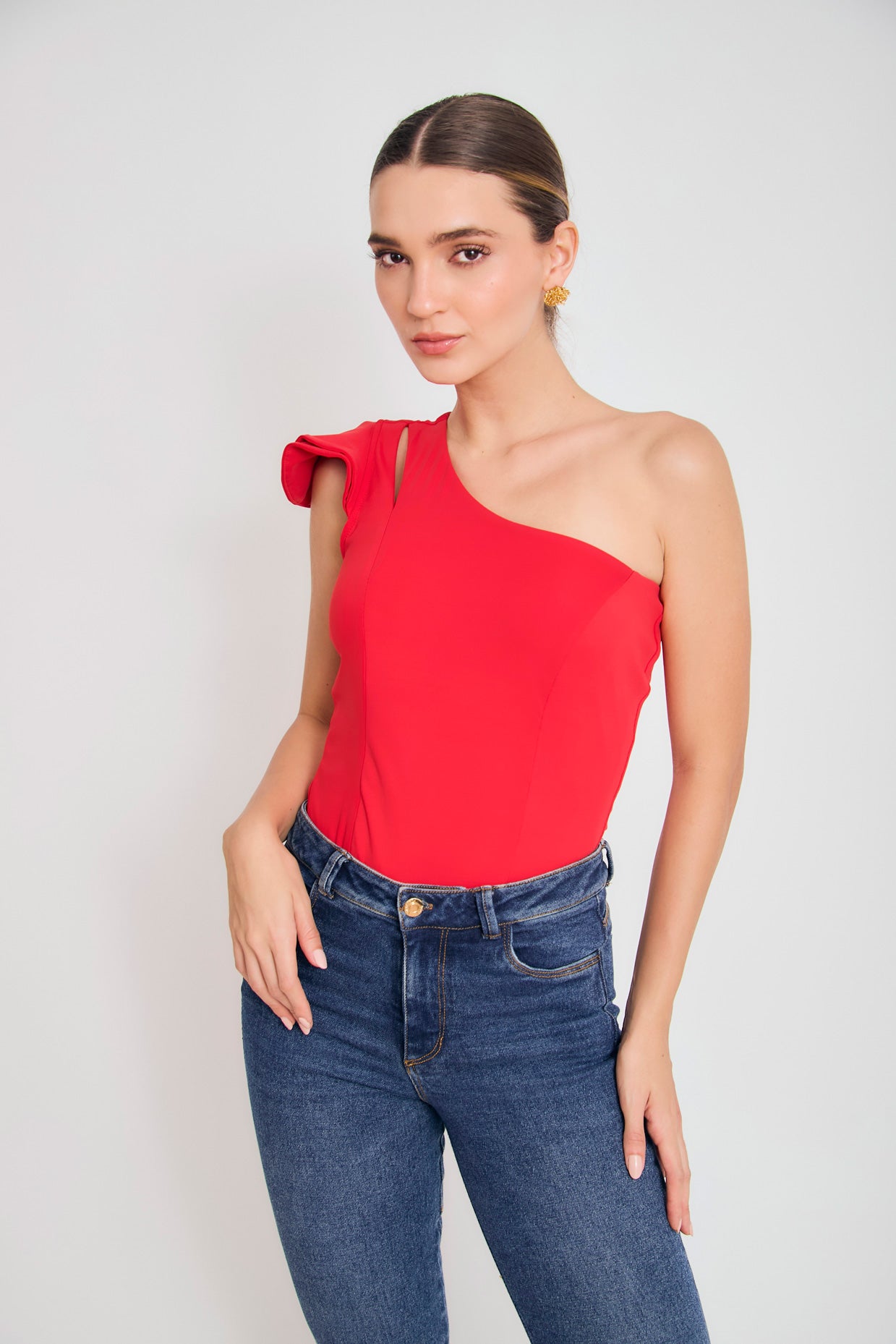 Blusa solo hombro capas