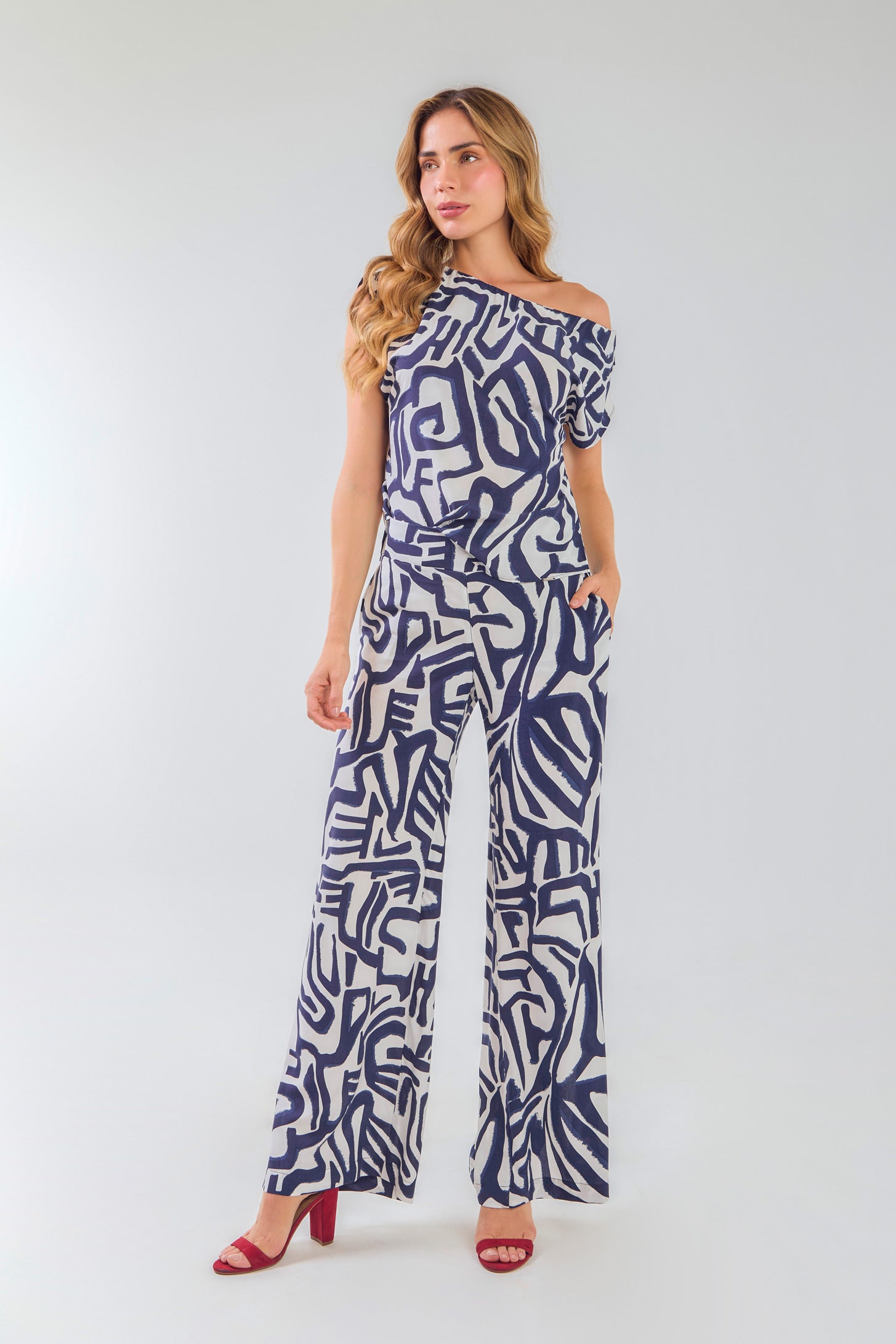 Blusa solo hombro asimetrica