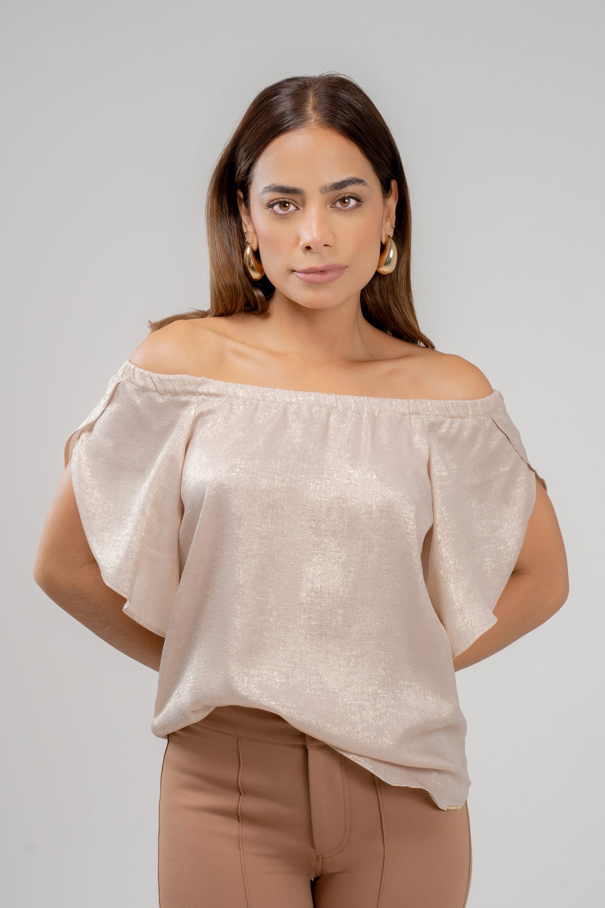 Blusa off shoulder manga cruzada efecto brillo