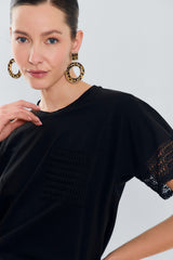 Tee shirt con puños y bolsillo en malla