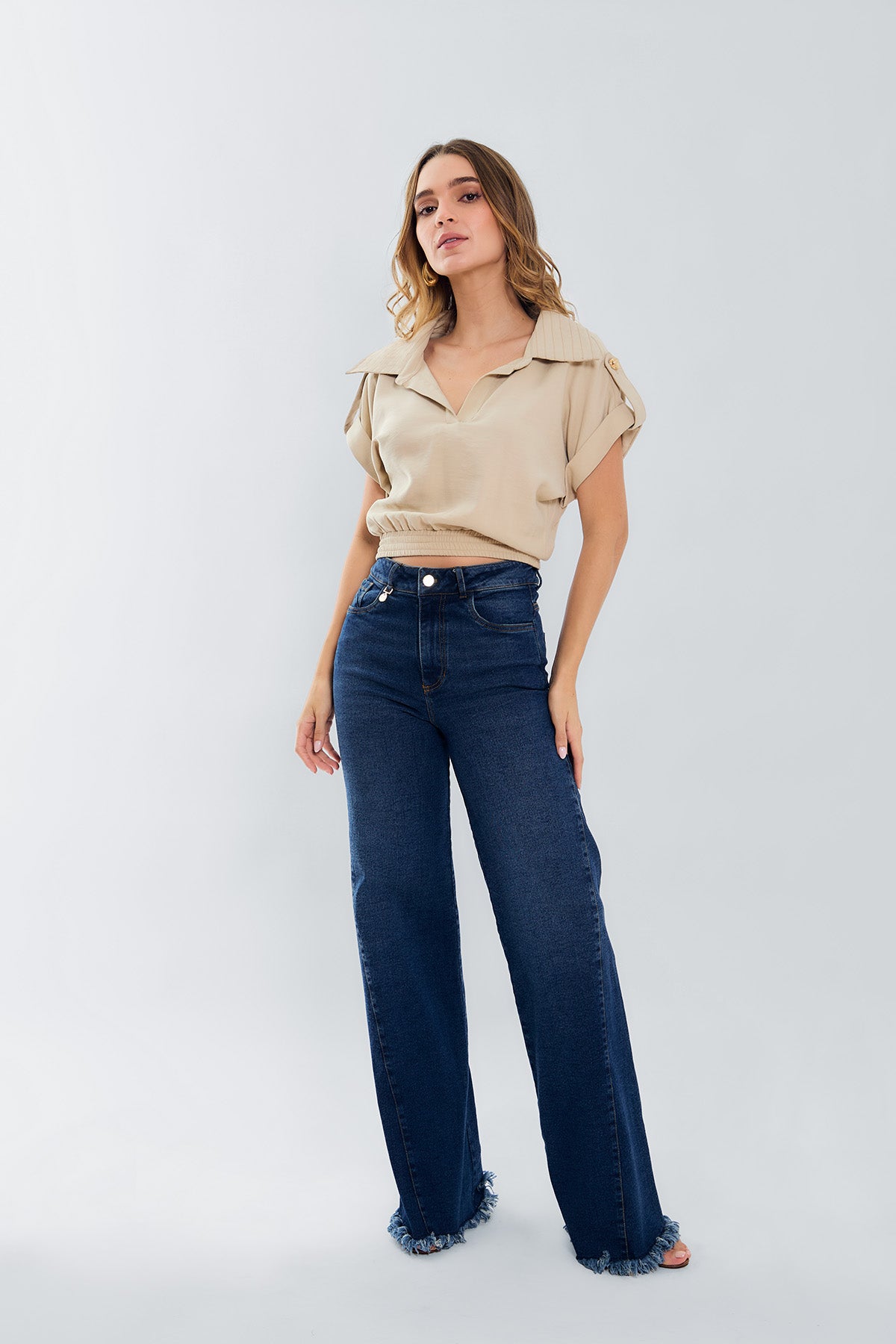 Camisa crop top con elastico en cintura