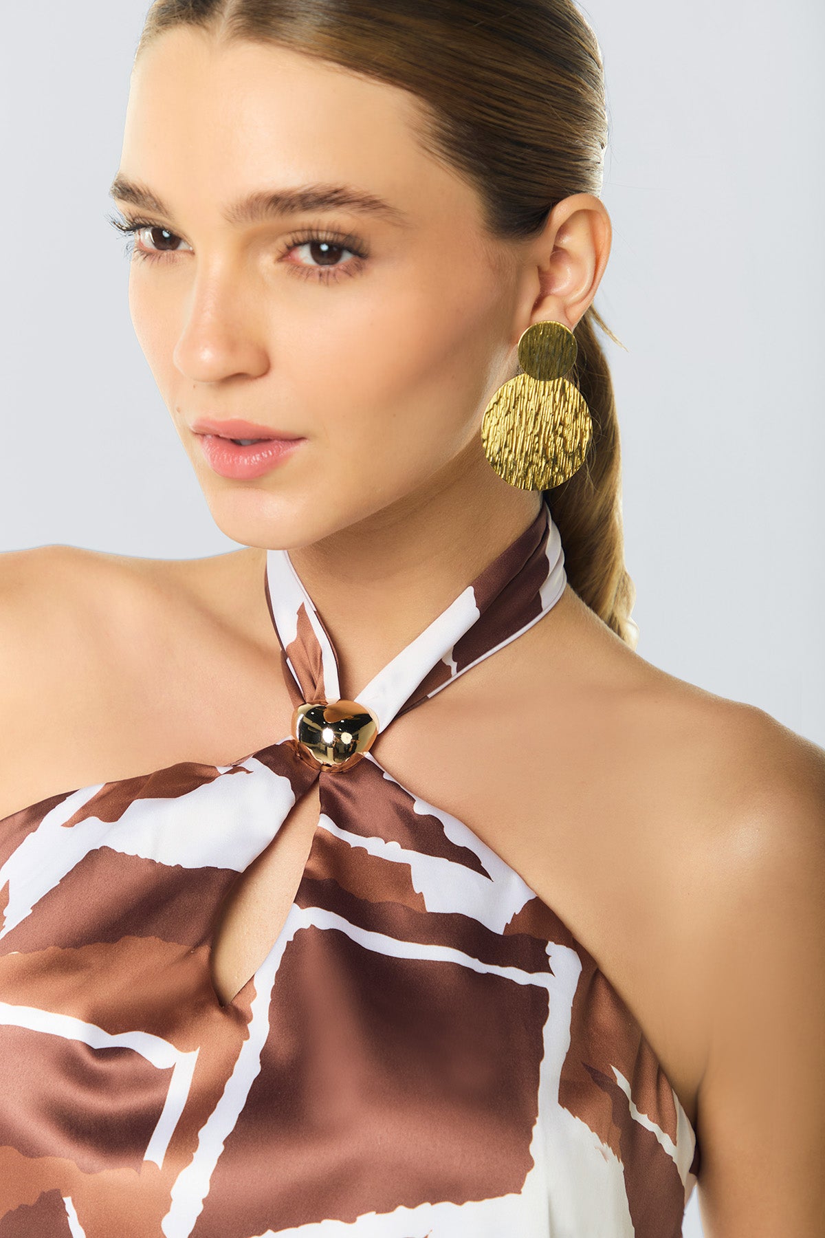 Blusa halter en seda estampada