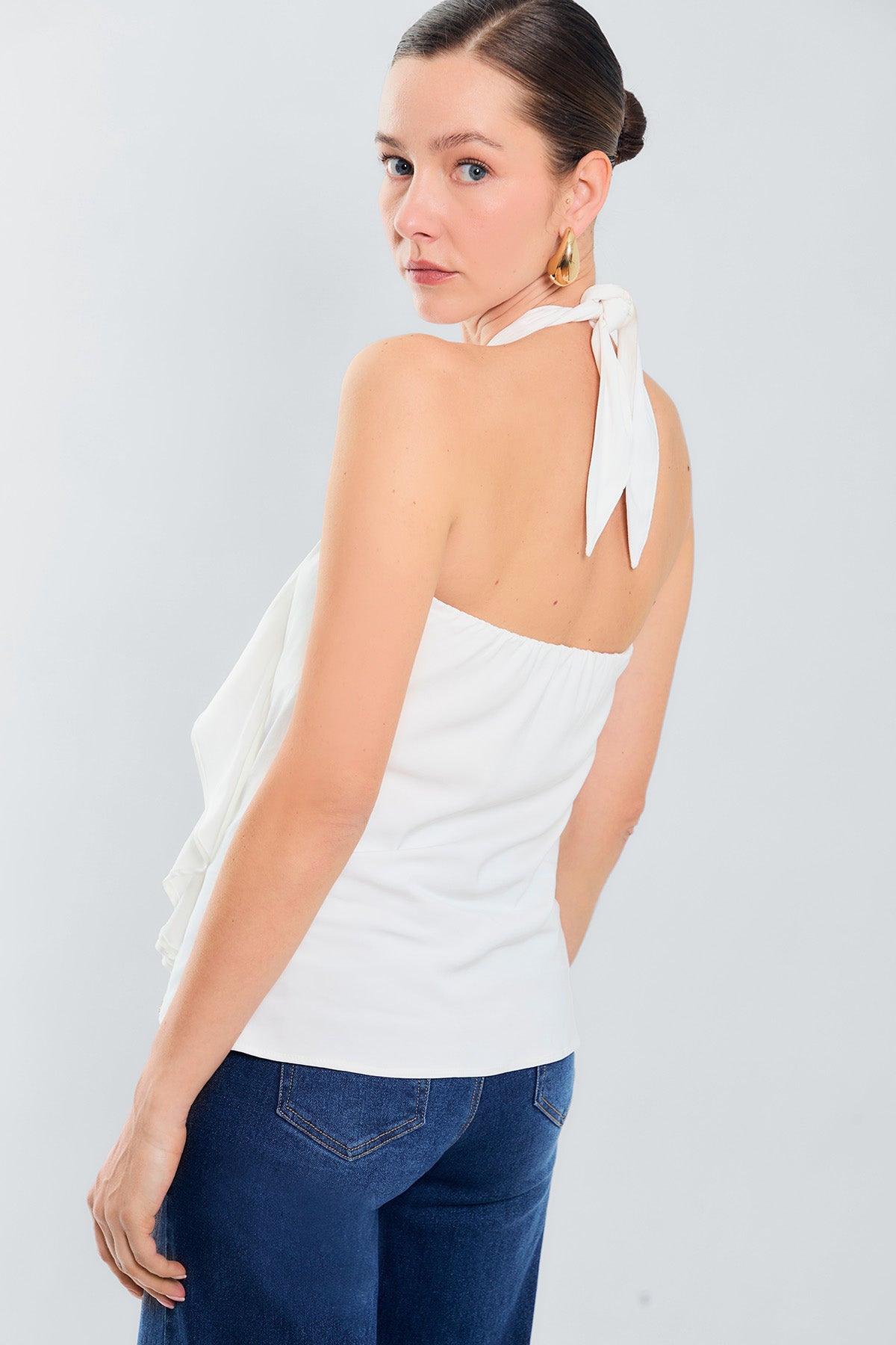 Blusa escote halter c/golas laterales