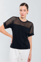 Tee shirt manga rodada con corte en crochet