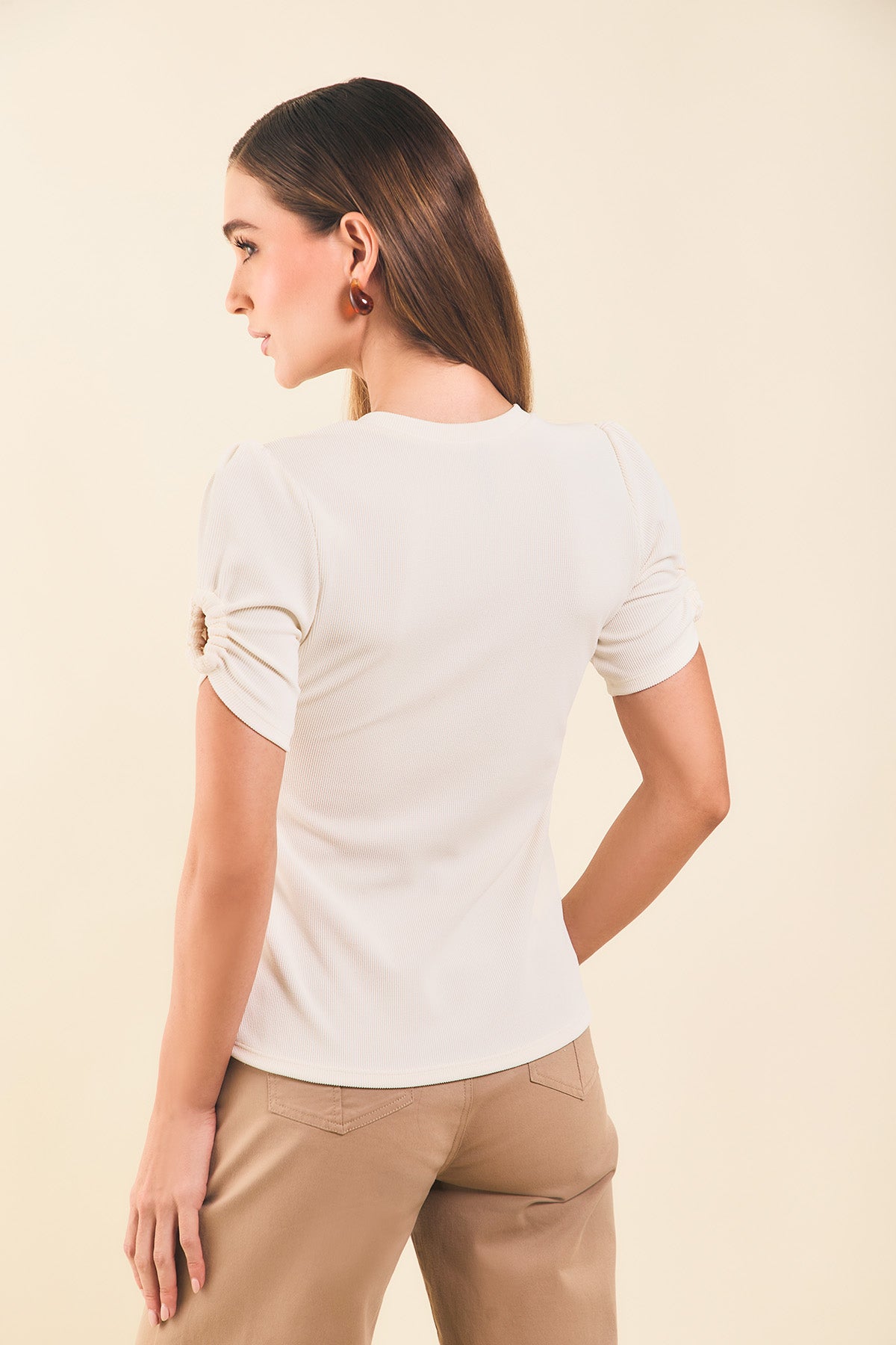 Blusa m/c con abertura y canal