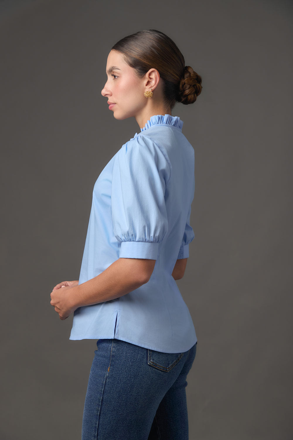 Blusa para Mujer en Popelina Stretch Azul Claro con Cuello Victoriano