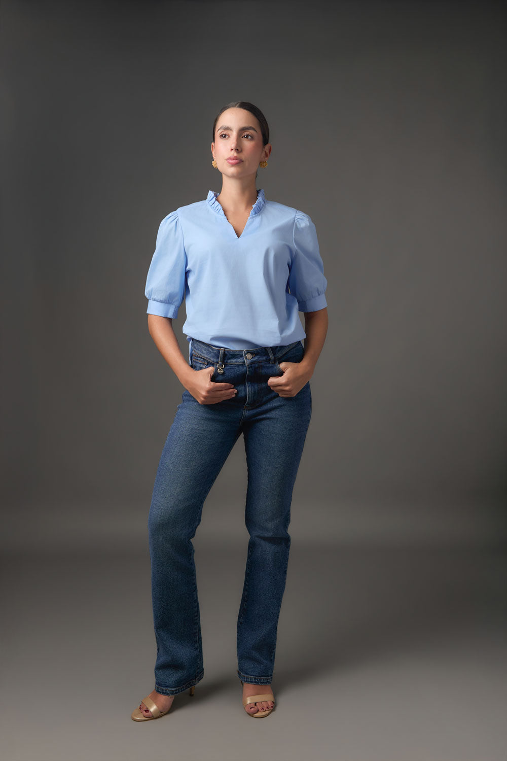 Blusa para Mujer en Popelina Stretch Azul Claro con Cuello Victoriano