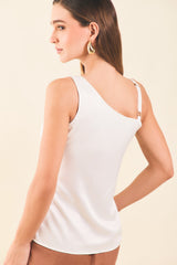 Blusa asimetrica c/herrajes en tira
