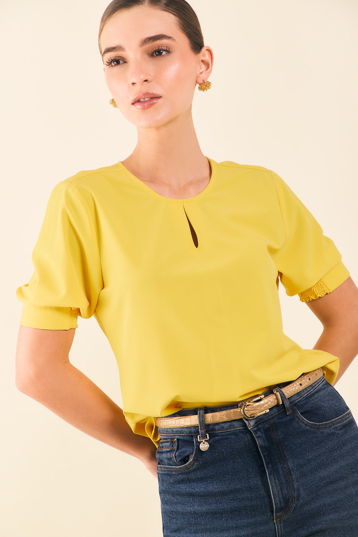 Blusa manga corta resortada