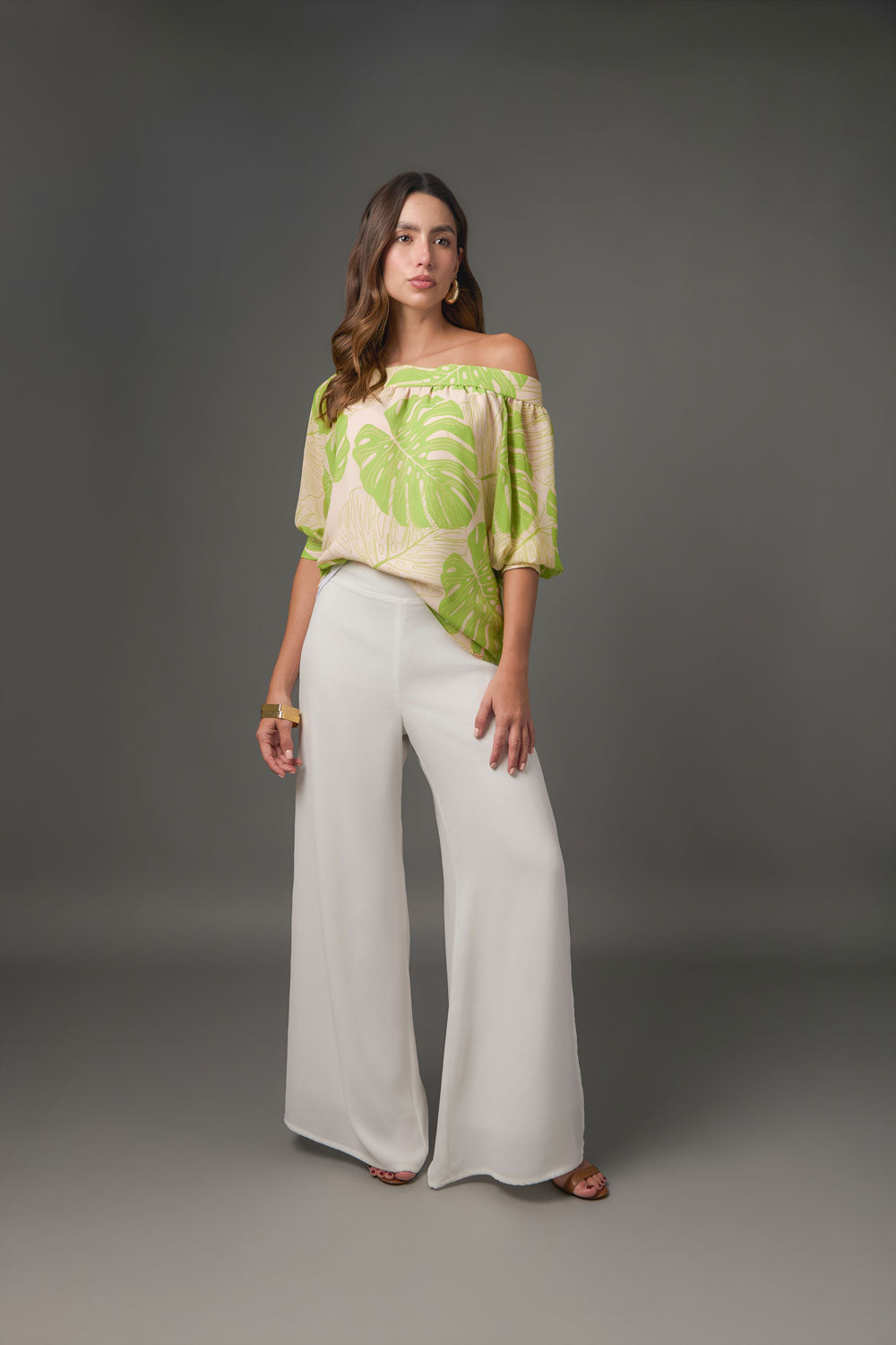 Blusa Un Hombro con Banda y Estampado Tropical Chiffón
