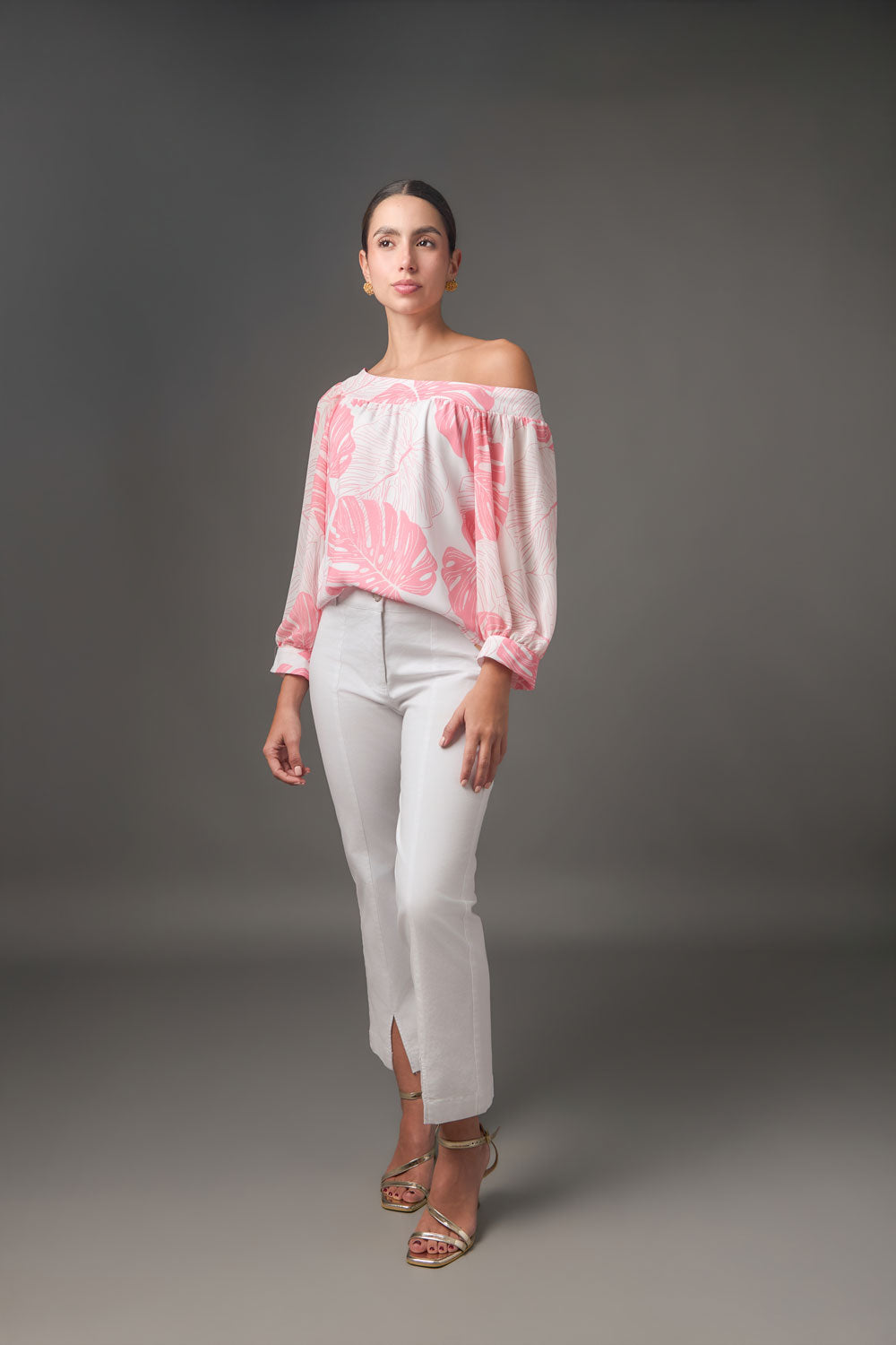 Blusa Un Hombro con Banda y Estampado Tropical Chiffón
