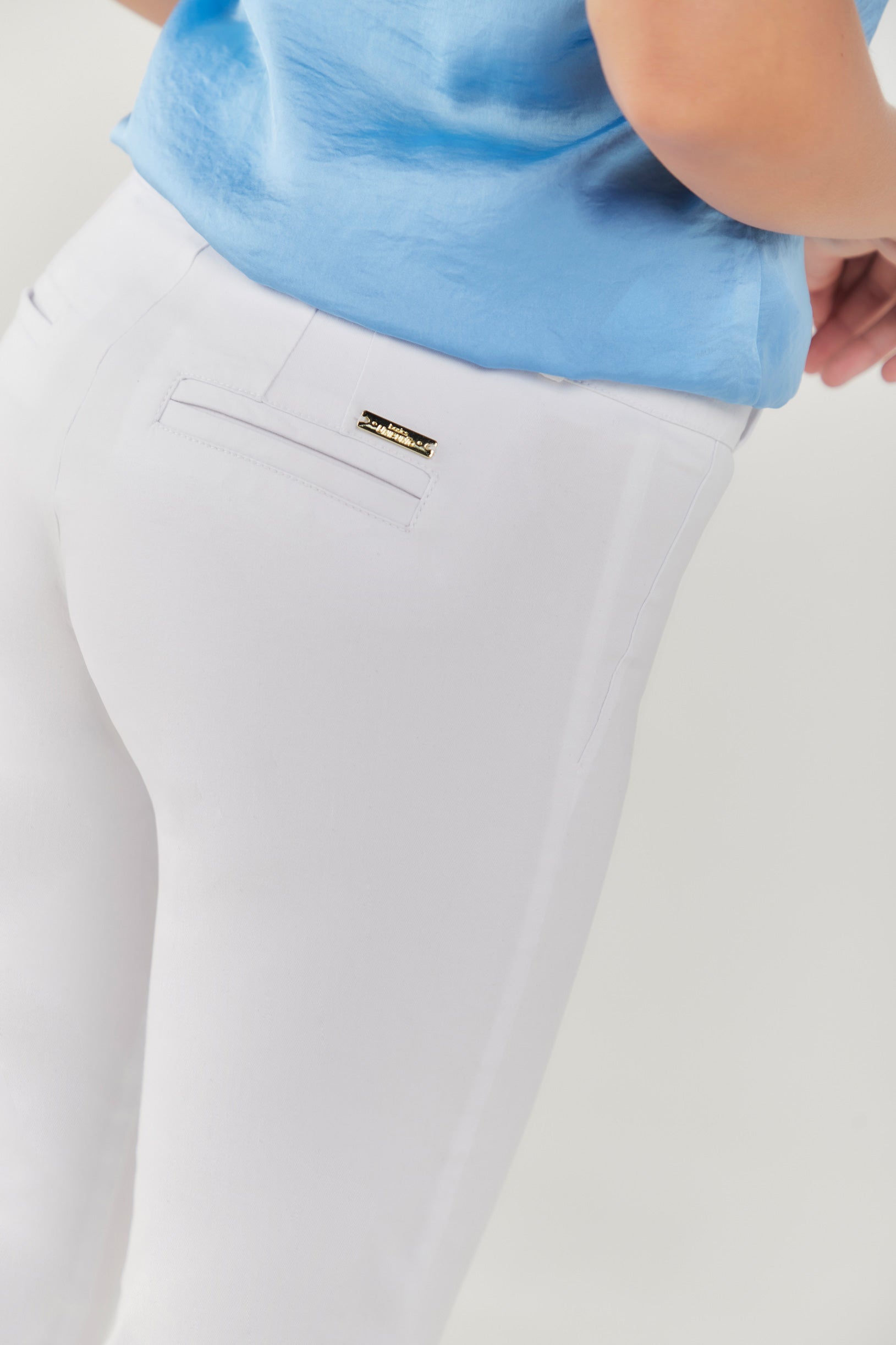 Pantalón básico en drill bota recta t.medio