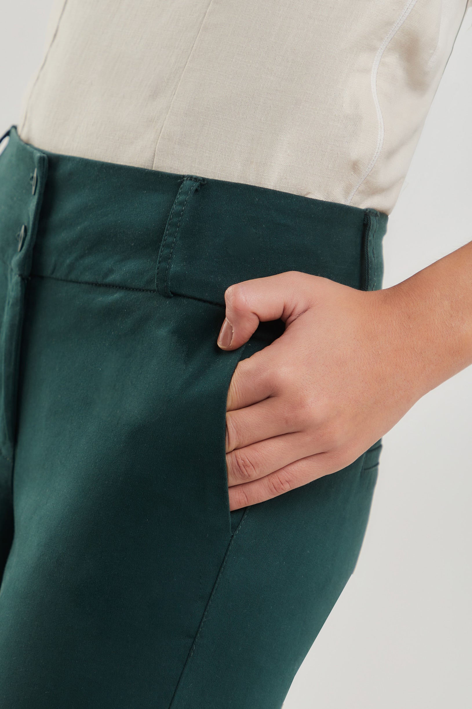 Pantalón básico en drill bota recta t.medio