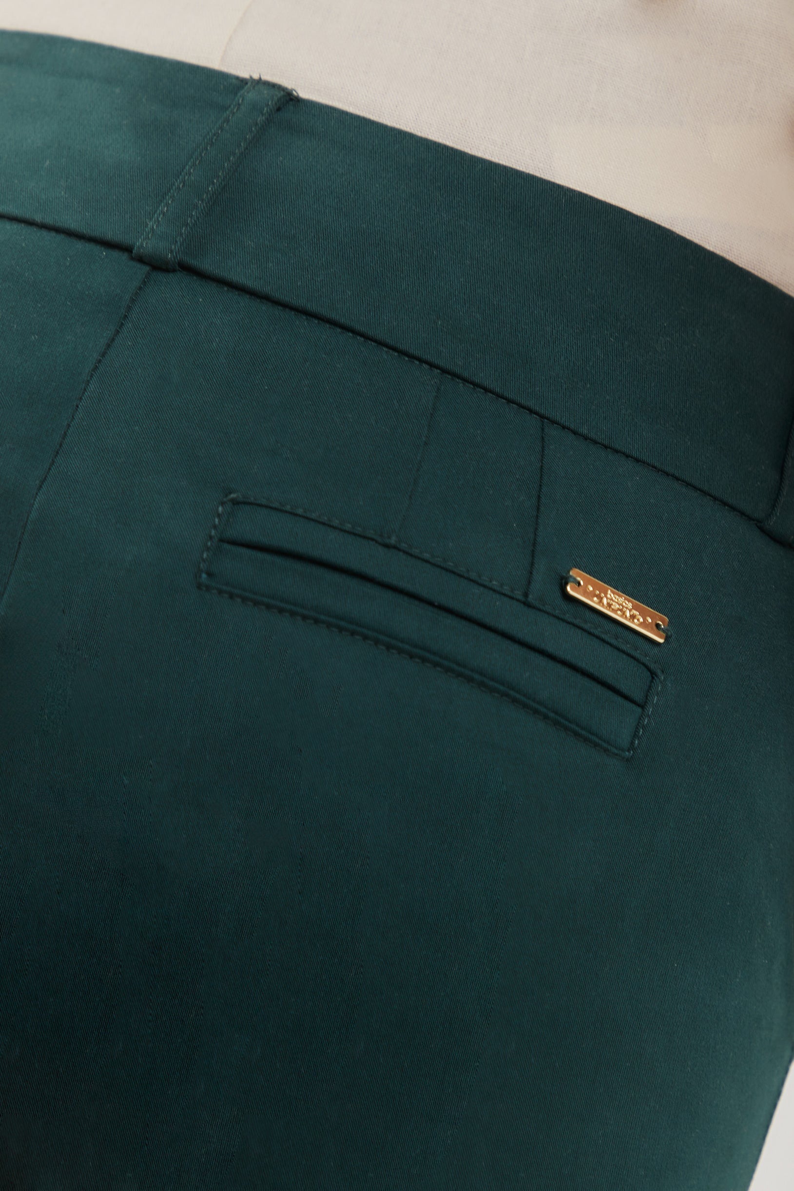 Pantalón básico en drill bota recta t.medio