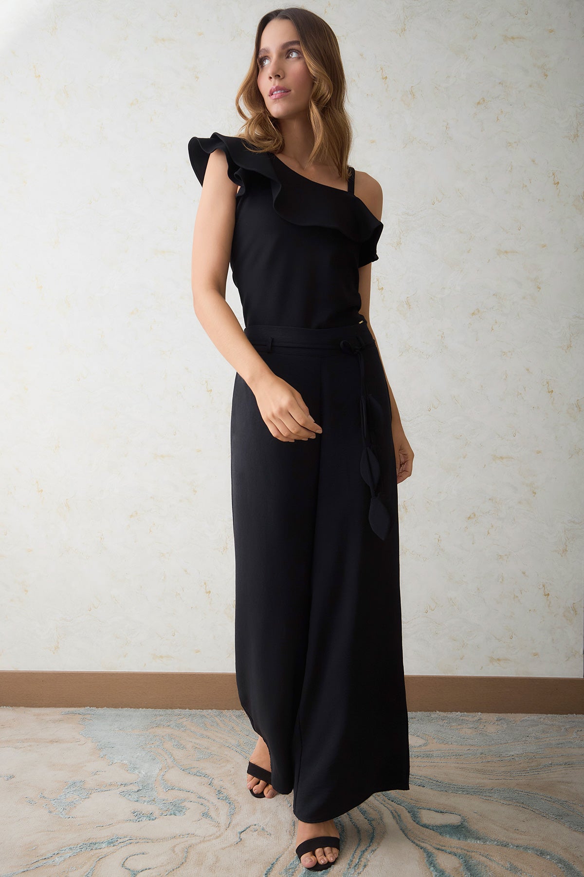 Pantalón palazzo cinturón con terminal en hojas