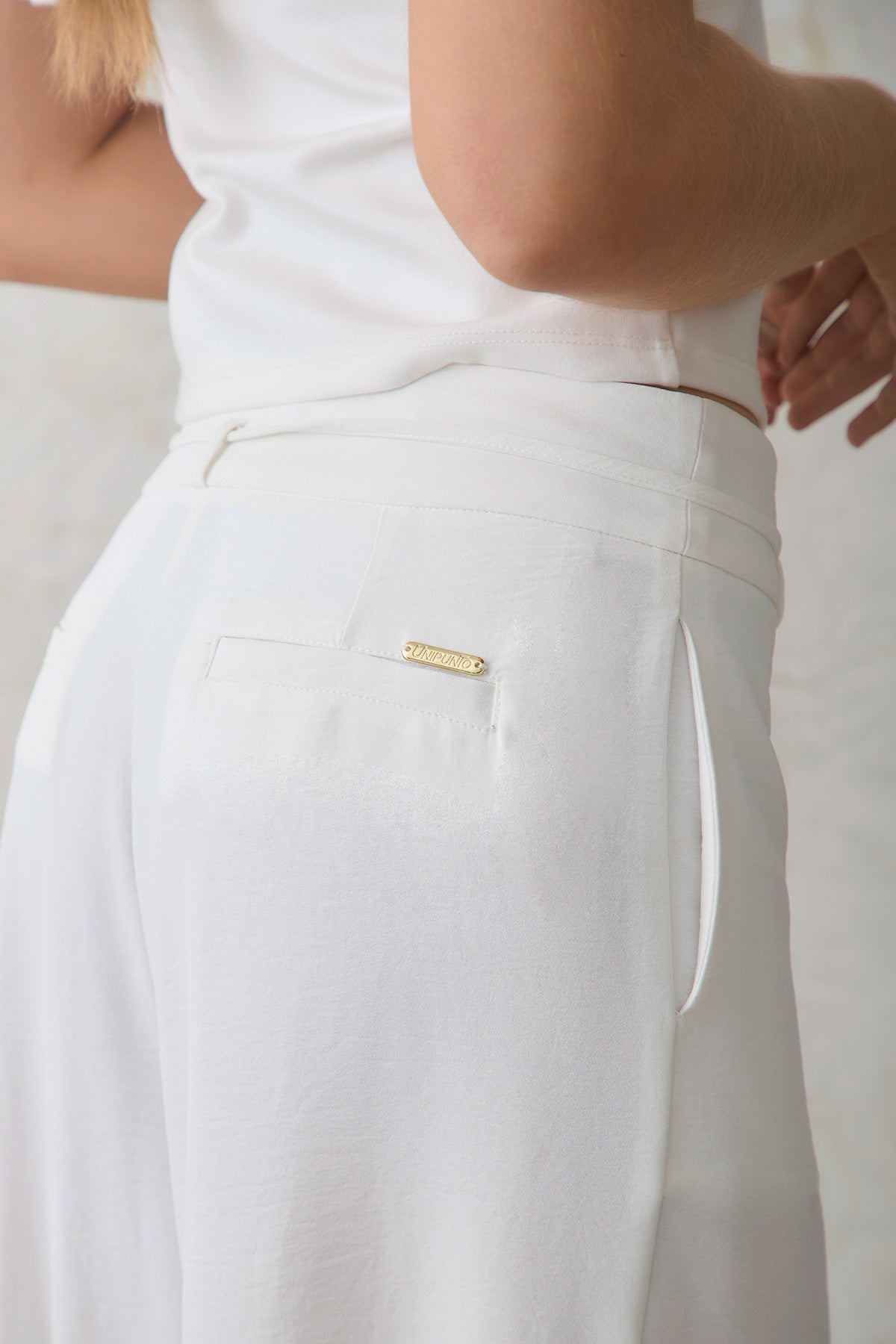 Pantalón palazzo cinturón con terminal en hojas