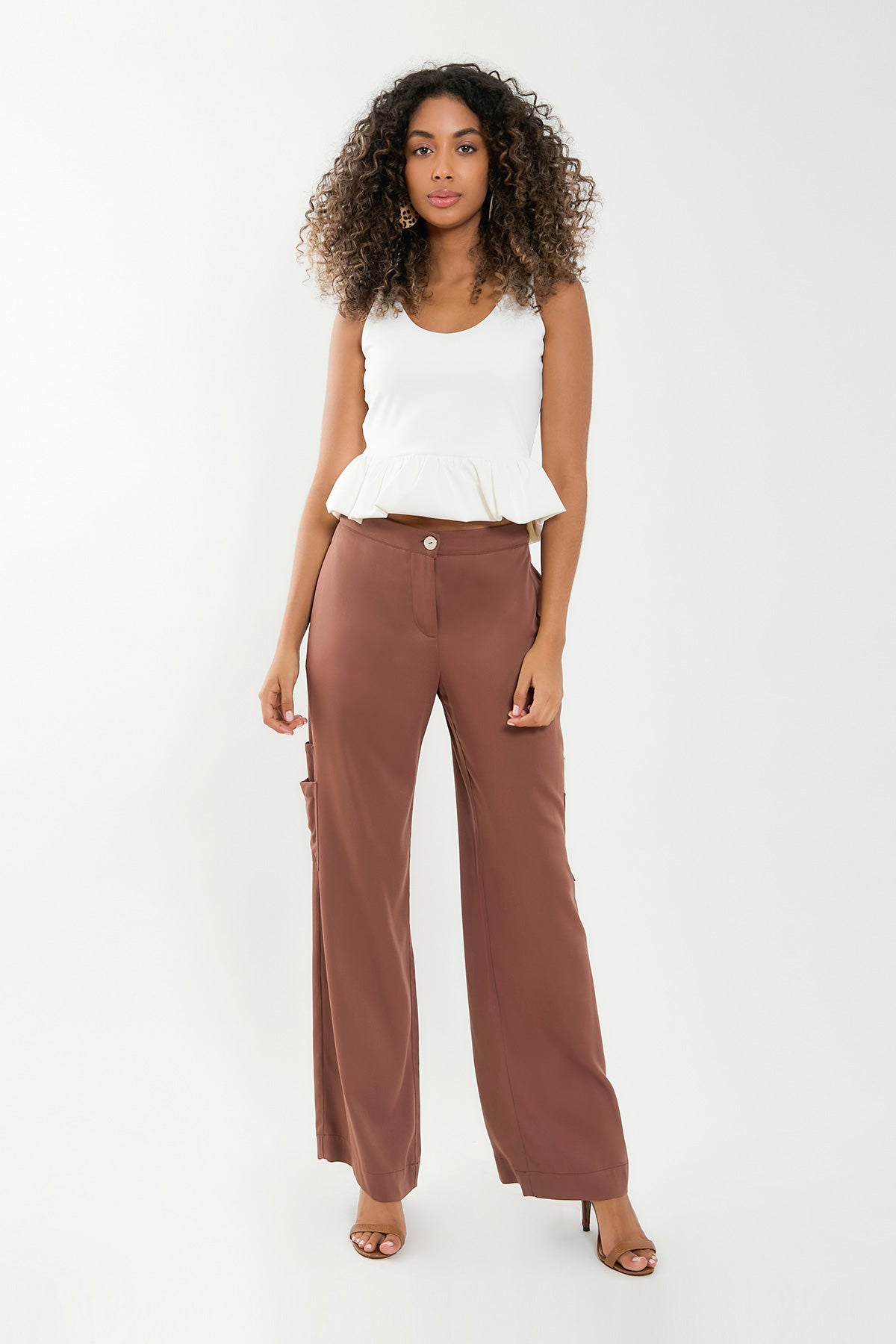 Pantalón palazzo bolsillos parche y cargo en rayon