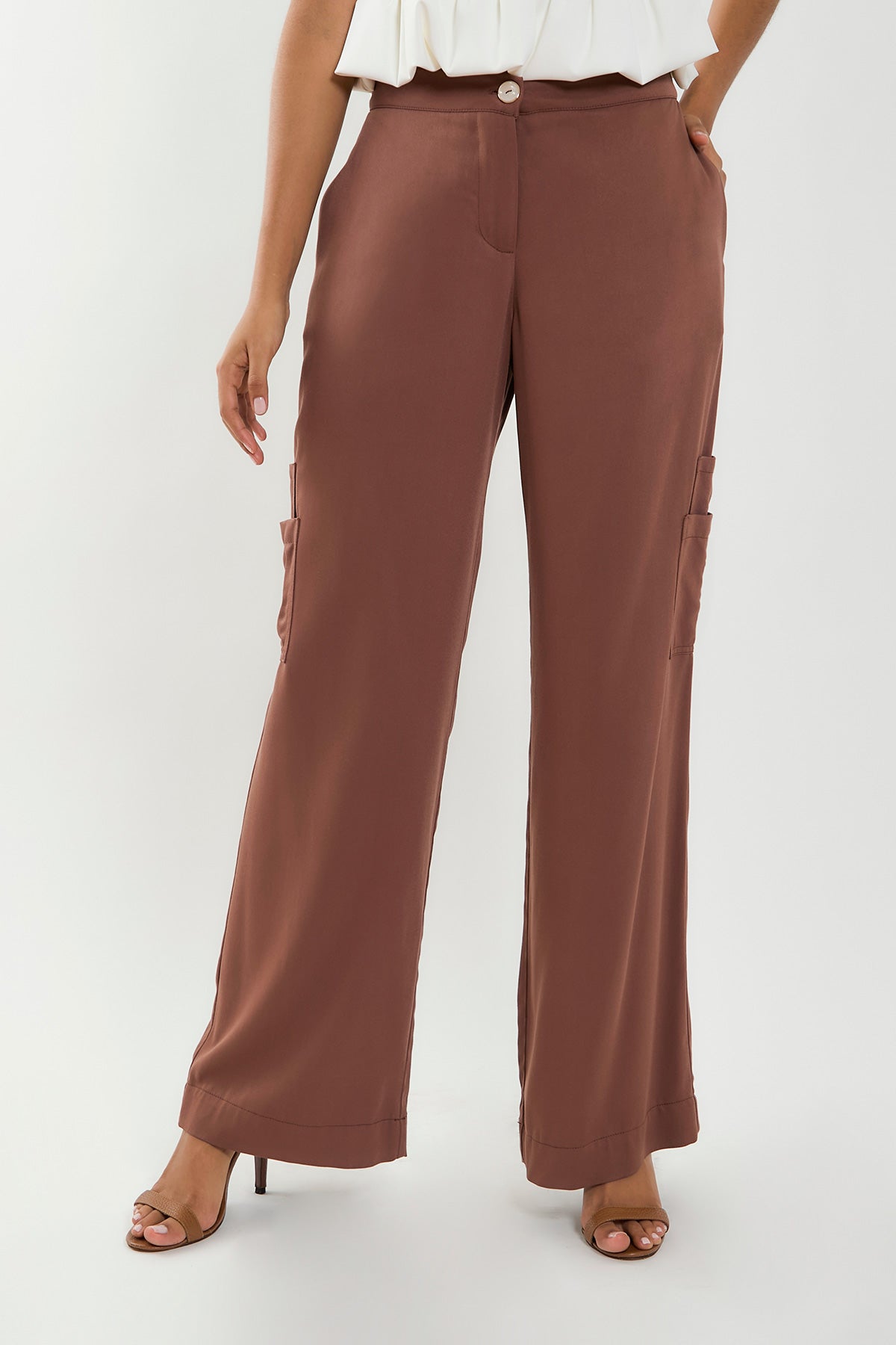 Pantalón palazzo bolsillos parche y cargo en rayon