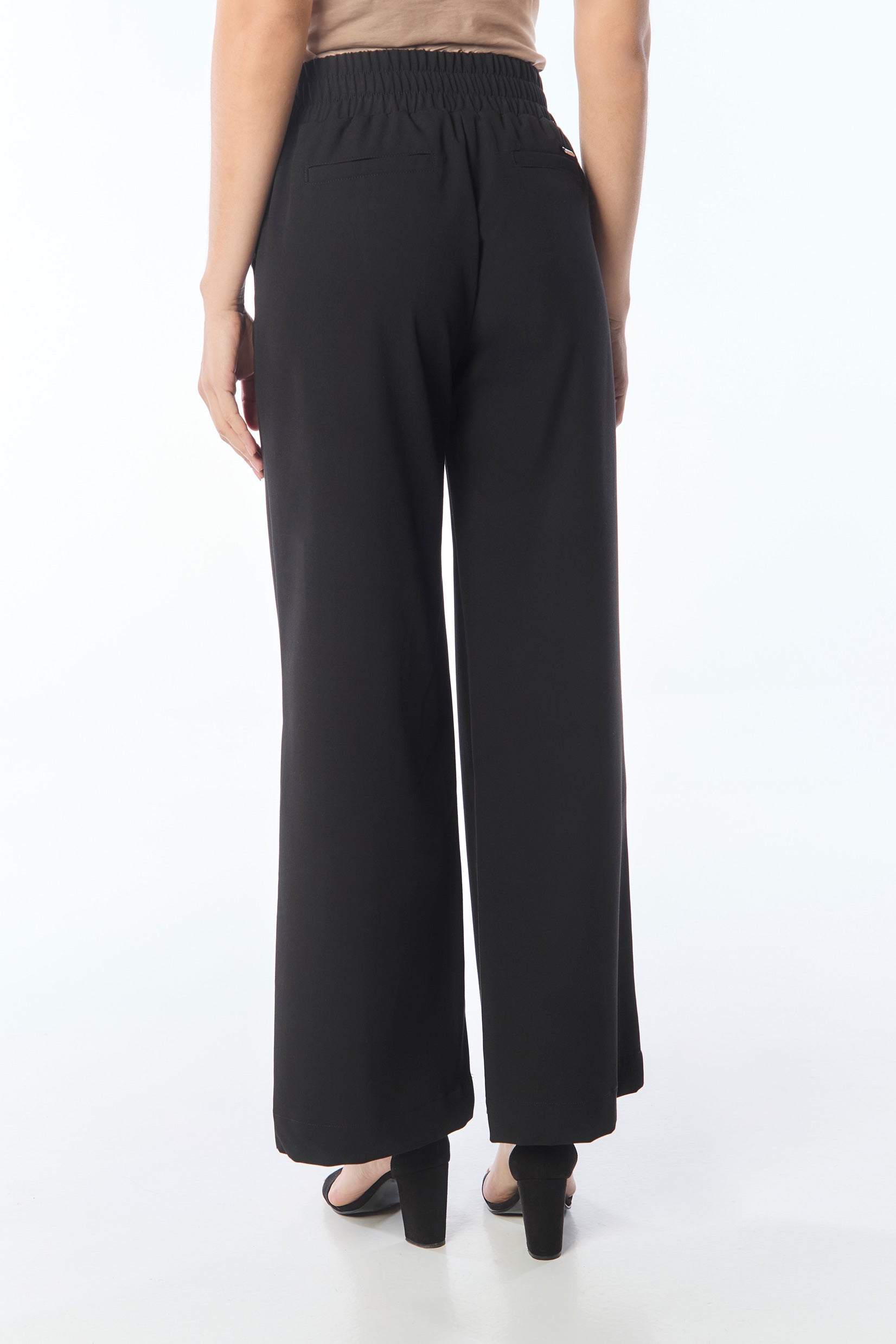 Pantalón palazzo pretina resortada y tira de anudar