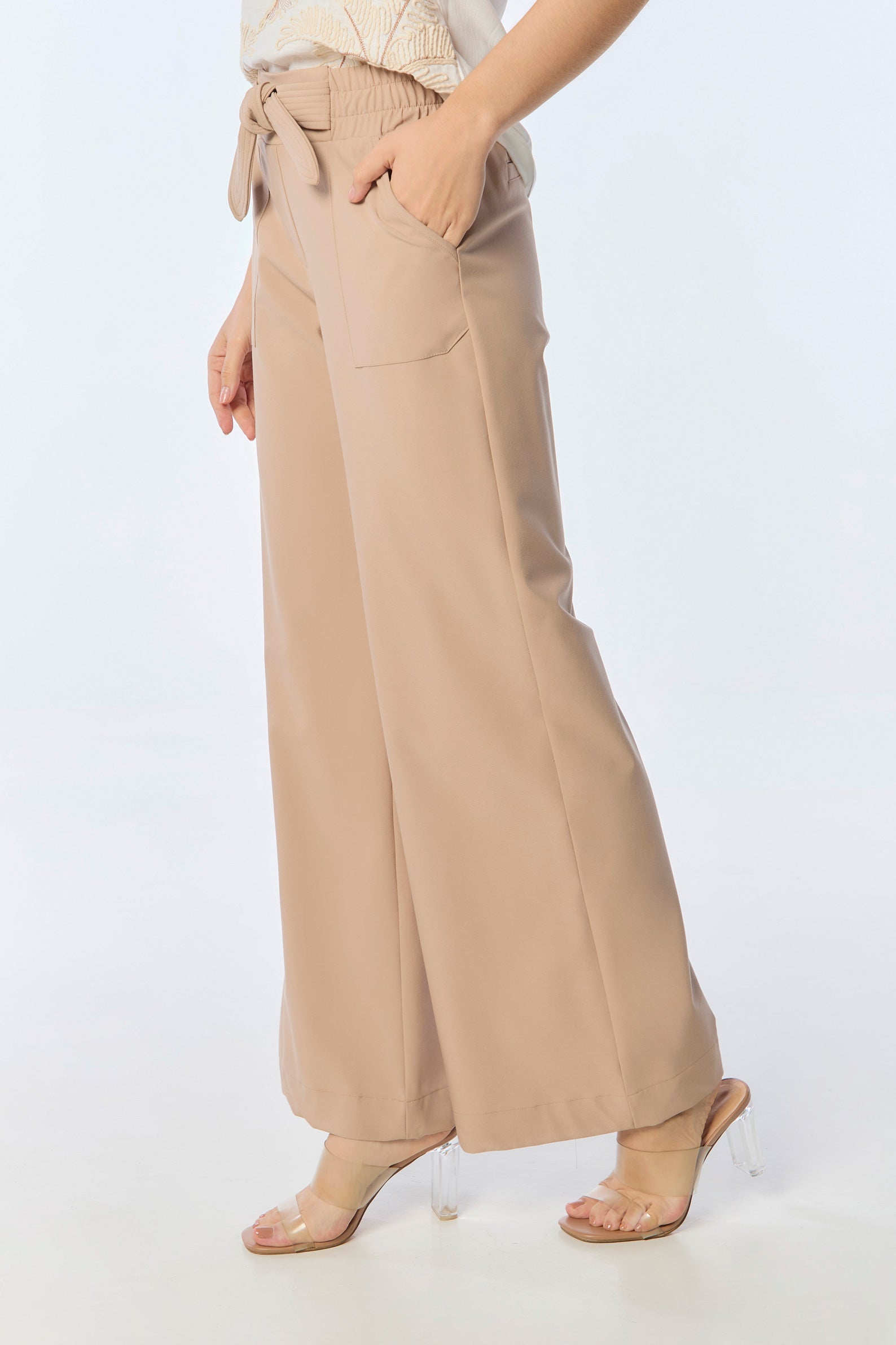 Pantalón palazzo pretina resortada y tira de anudar