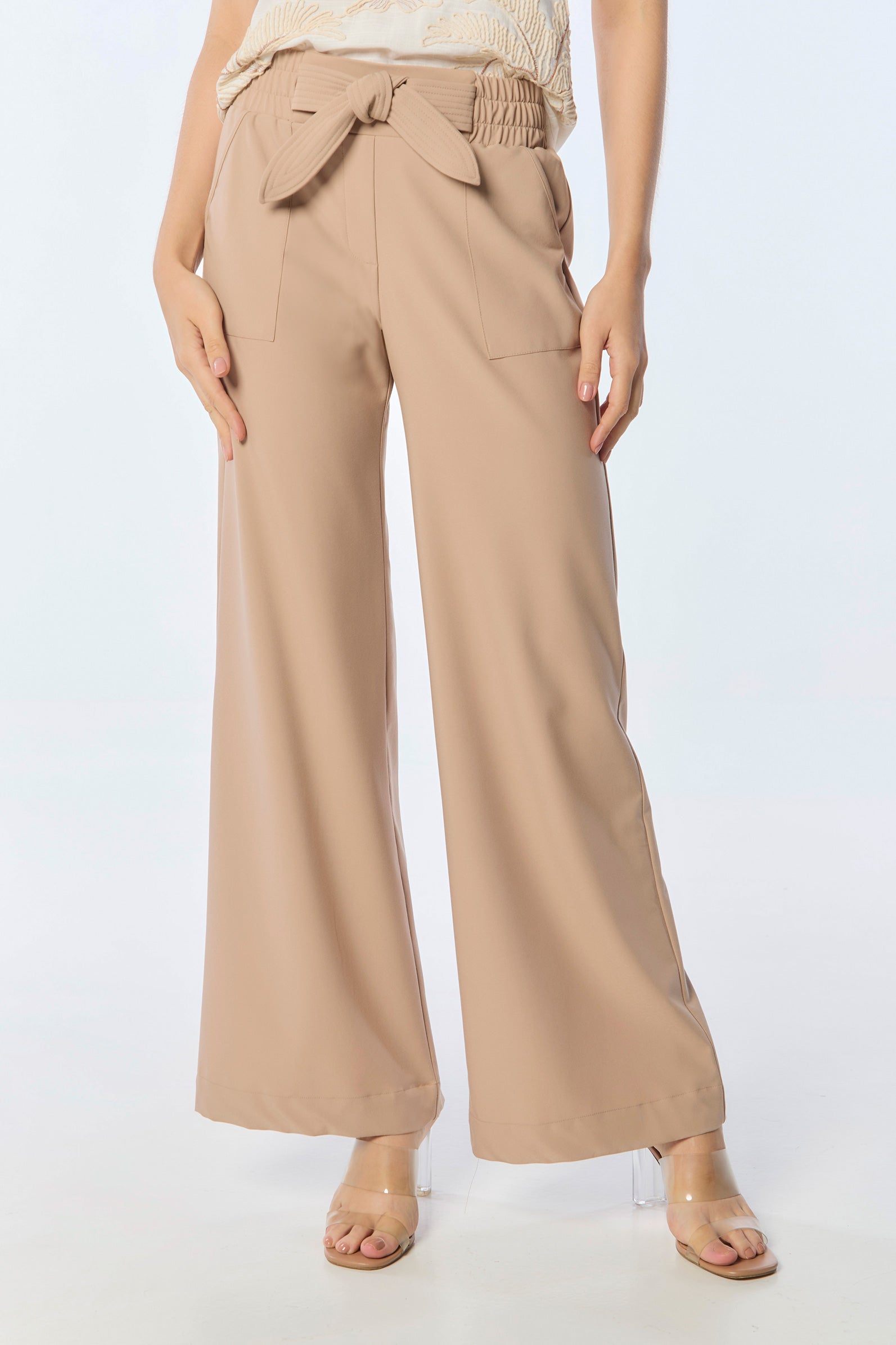 Pantalón palazzo pretina resortada y tira de anudar