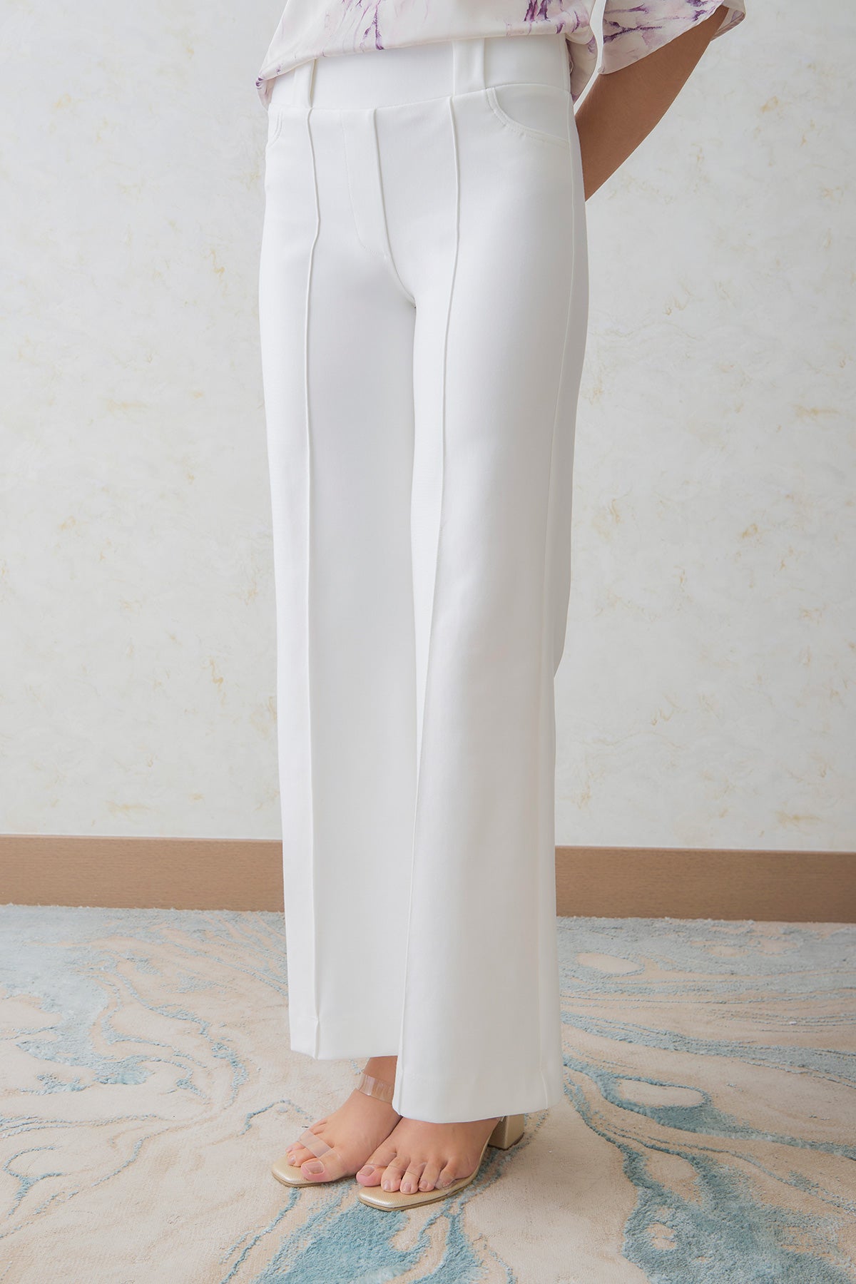 Pantalón flare pretina y pasador ancho y vena