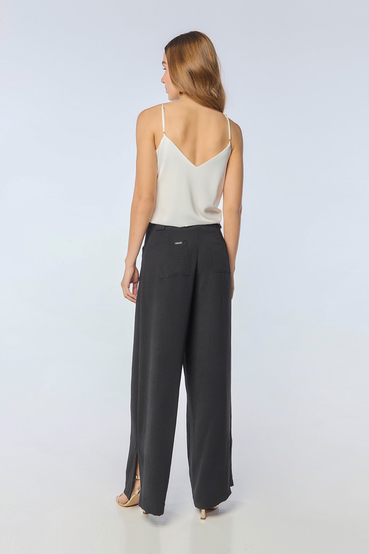 Pantalón wide leg bolsillos parche y abertura lateral