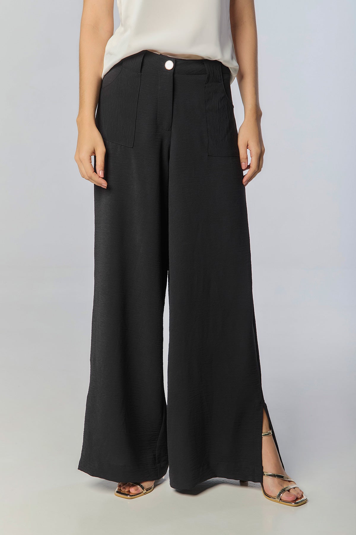 Pantalón wide leg bolsillos parche y abertura lateral