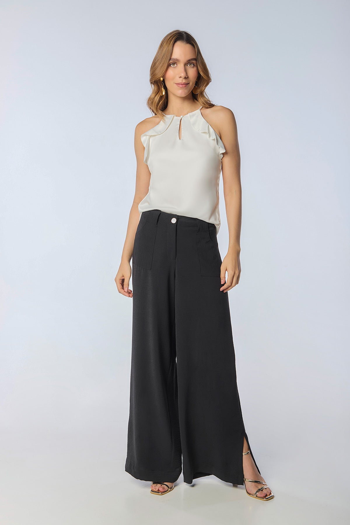 Pantalón wide leg bolsillos parche y abertura lateral