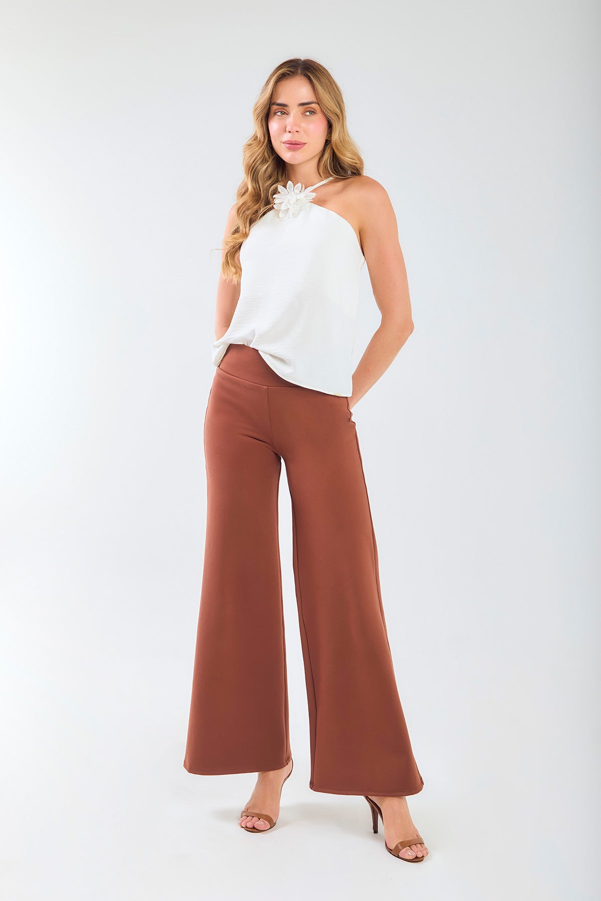 Pantalón flare en tejido de punto pretina resortada