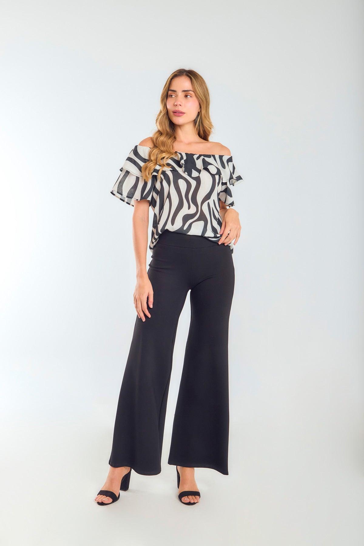 Pantalón flare con pretina resortada
