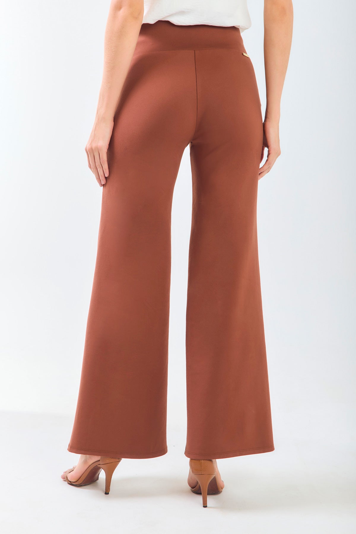 Pantalón flare con pretina resortada