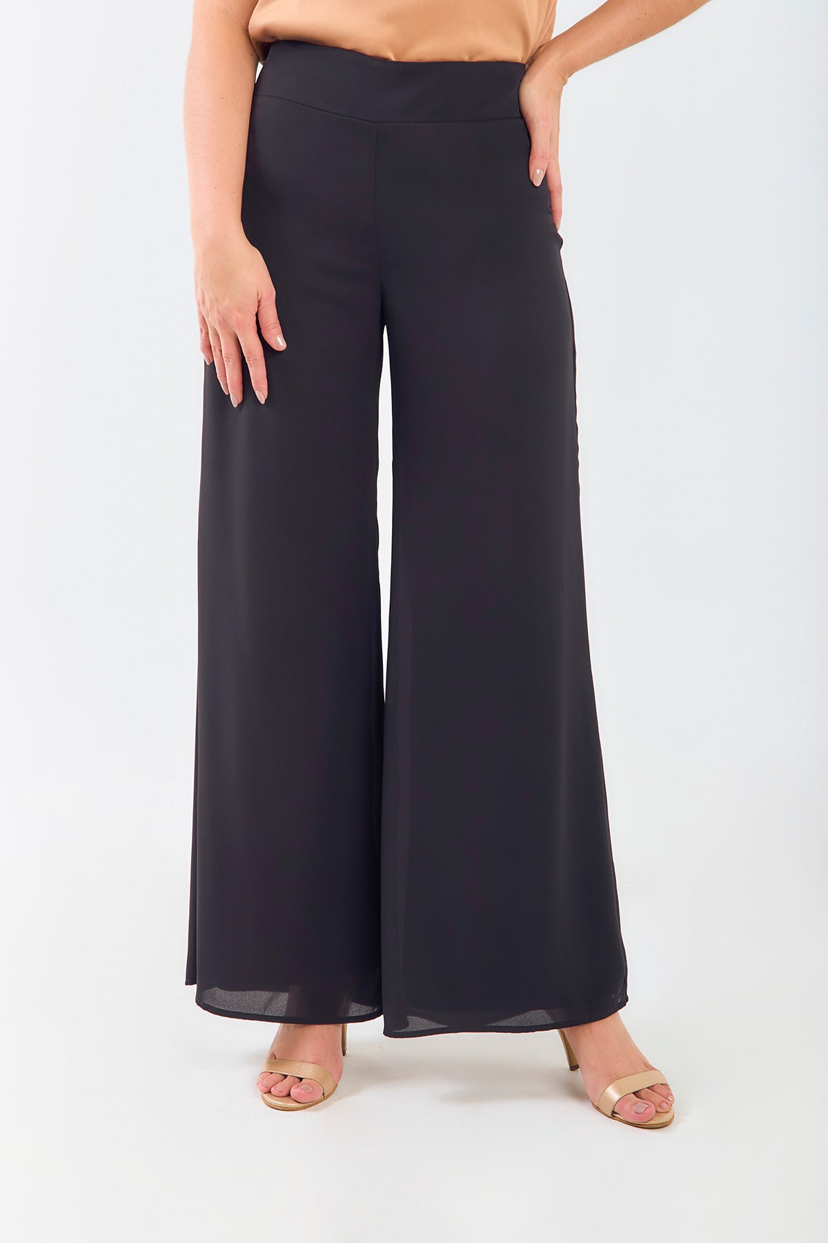 Pantalón básico en chiffon