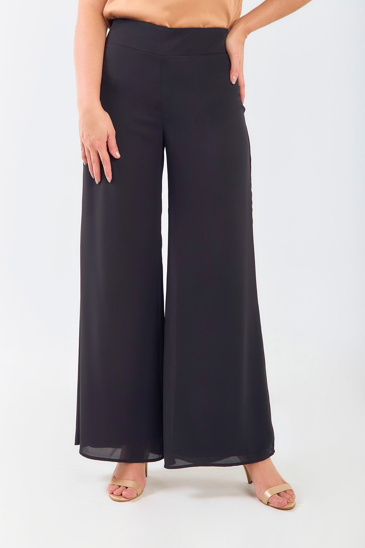 Pantalón básico en chiffon