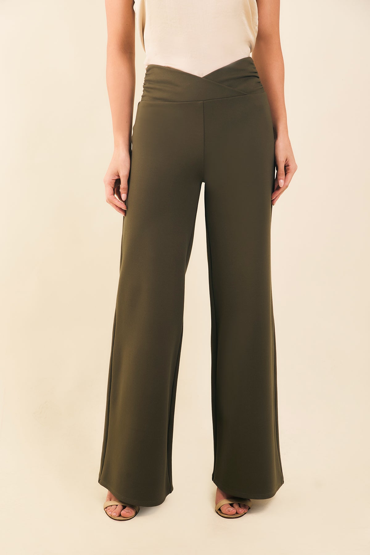 Pantalon pretina en v cruzada