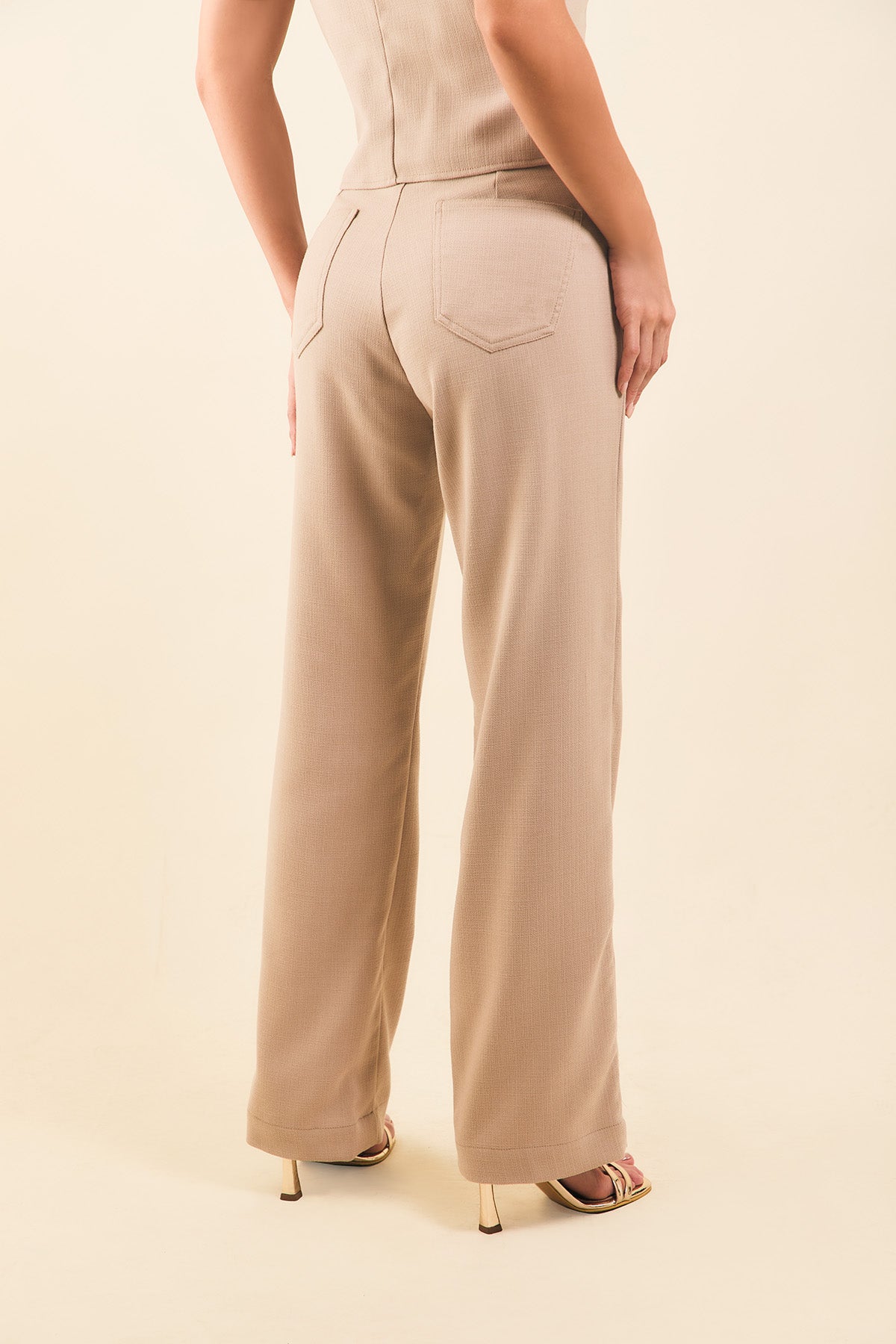 Pantalón bota recta tipo lino
