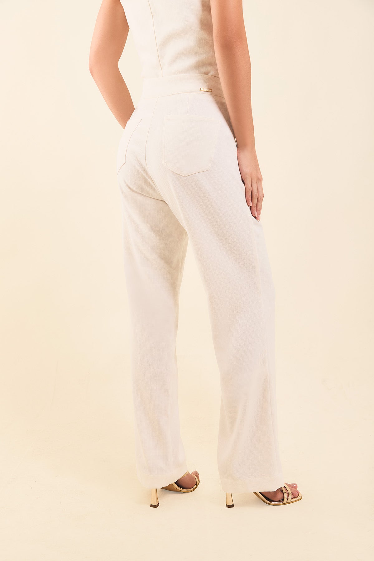 Pantalón bota recta tipo lino
