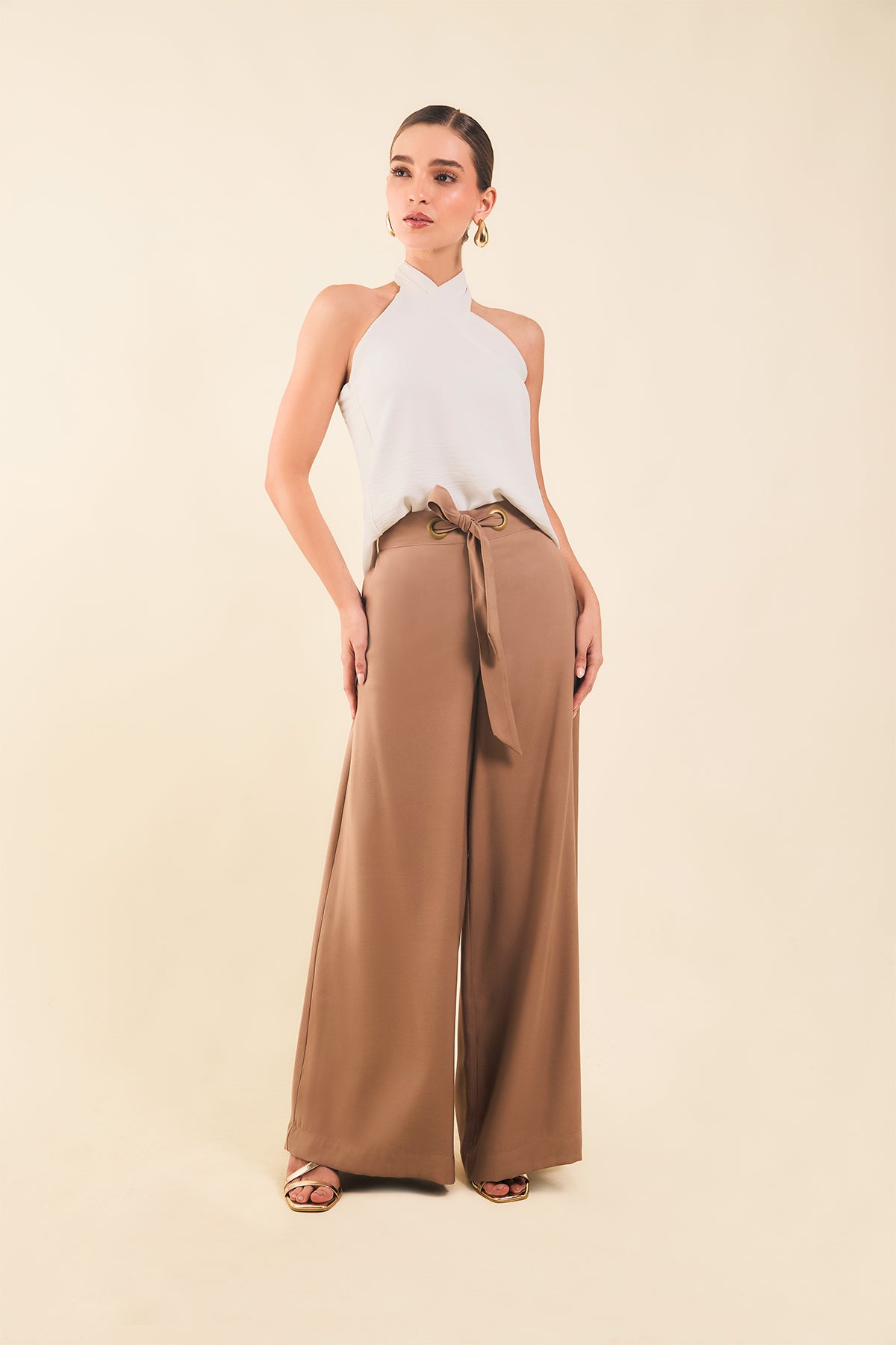 Pantalón ojaletes en pret y cinturón