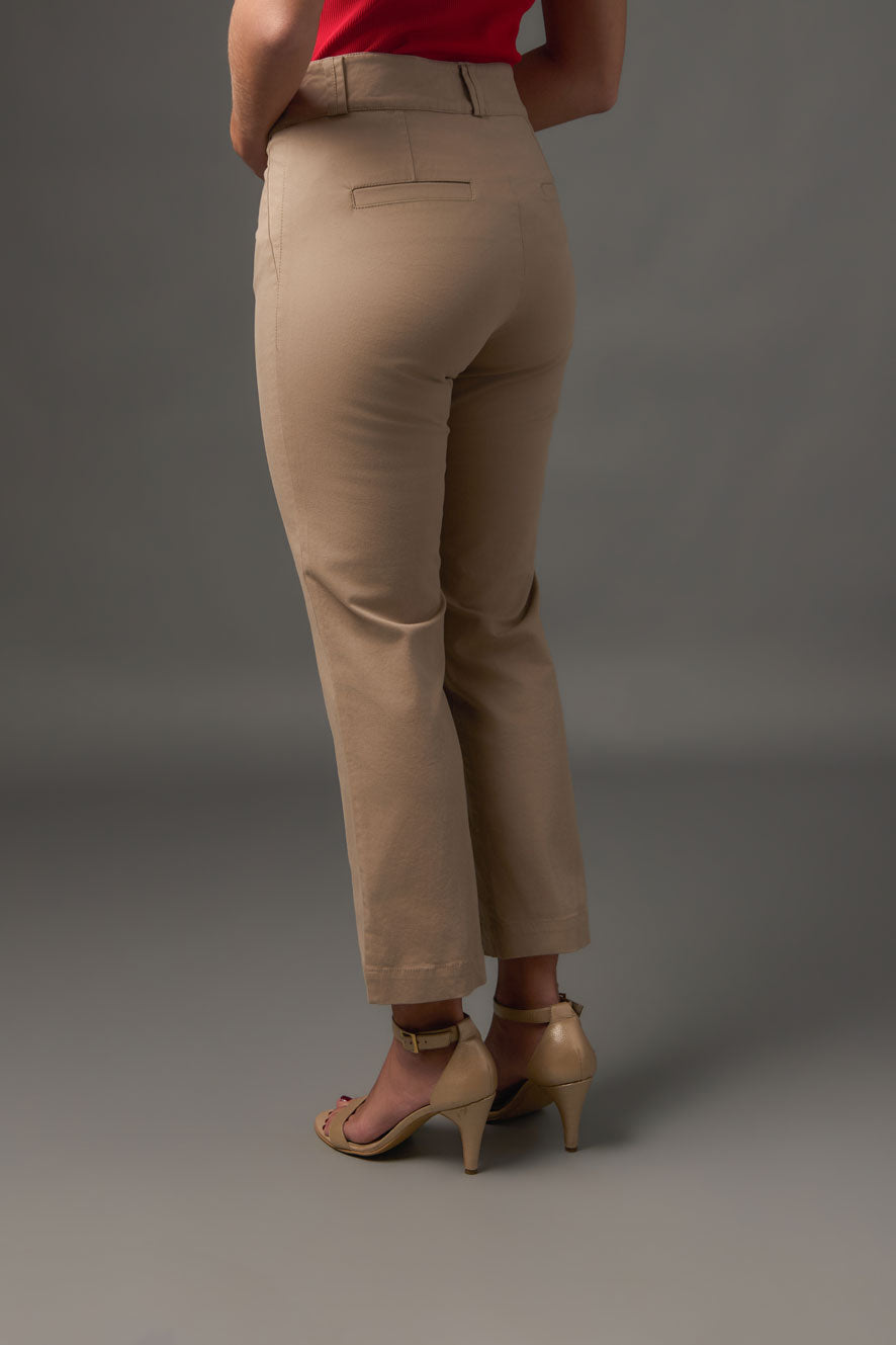 Pantalón Cropped en Algodón con Corte Frontal