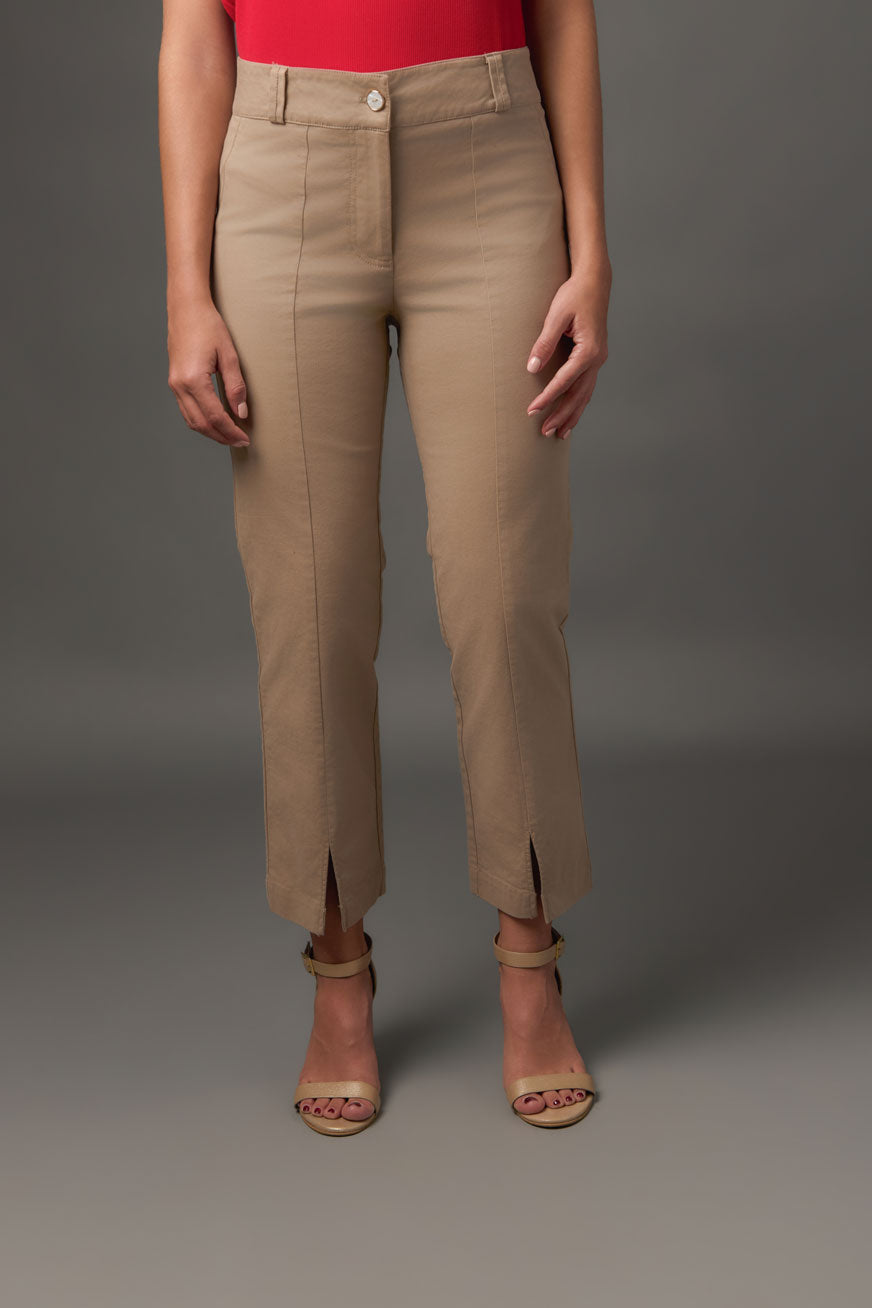 Pantalón Cropped en Algodón con Corte Frontal