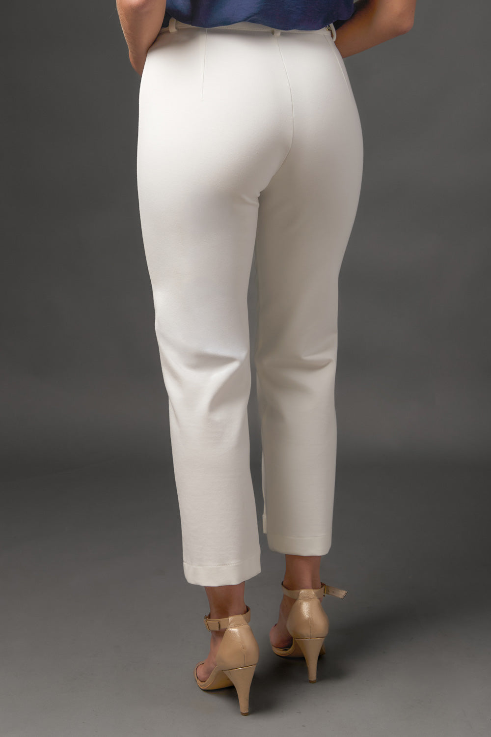 Pantalón Cropped en Punto Roma con Abertura Delantera