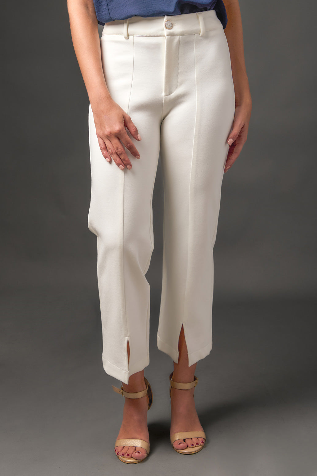Pantalón Cropped en Punto Roma con Abertura Delantera