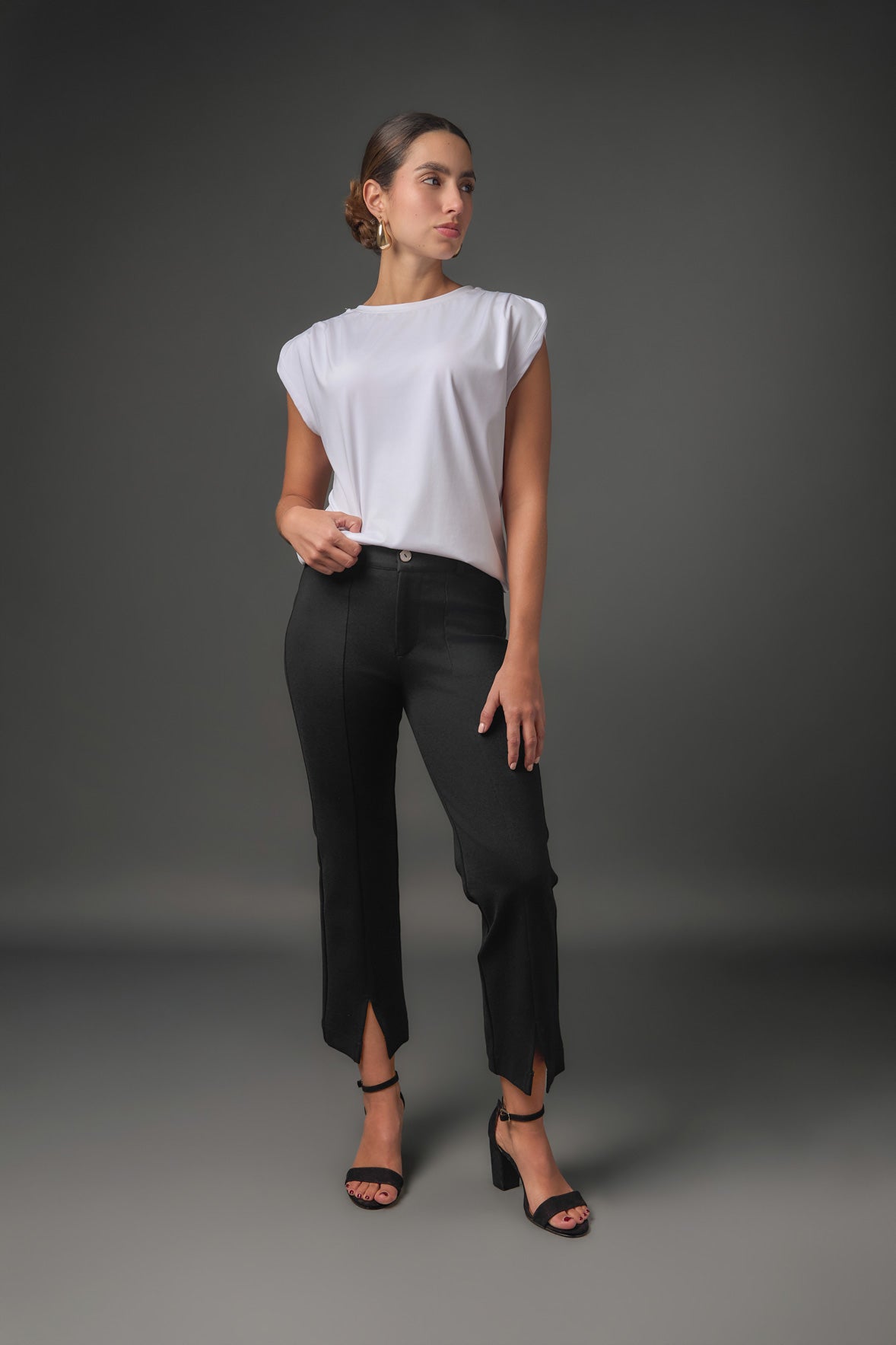 Pantalón Cropped en Punto Roma con Abertura Delantera