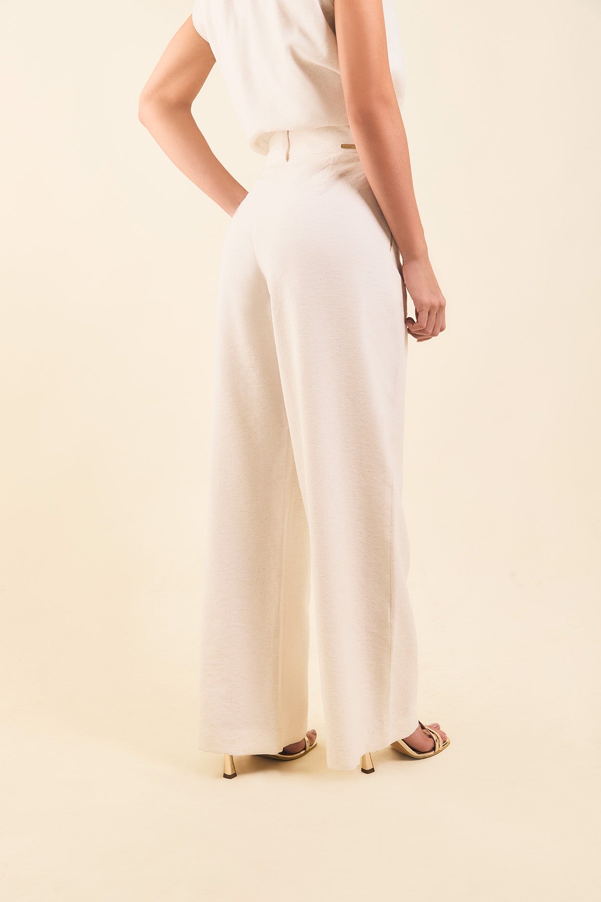 Pantalón palazzo con herraje y pinzas
